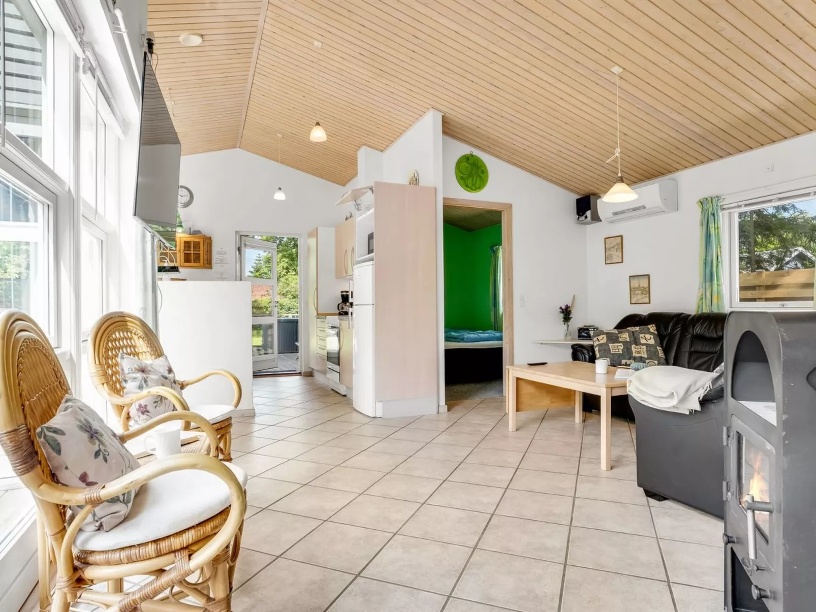 "Gravers" - 100m from the sea-Binnen