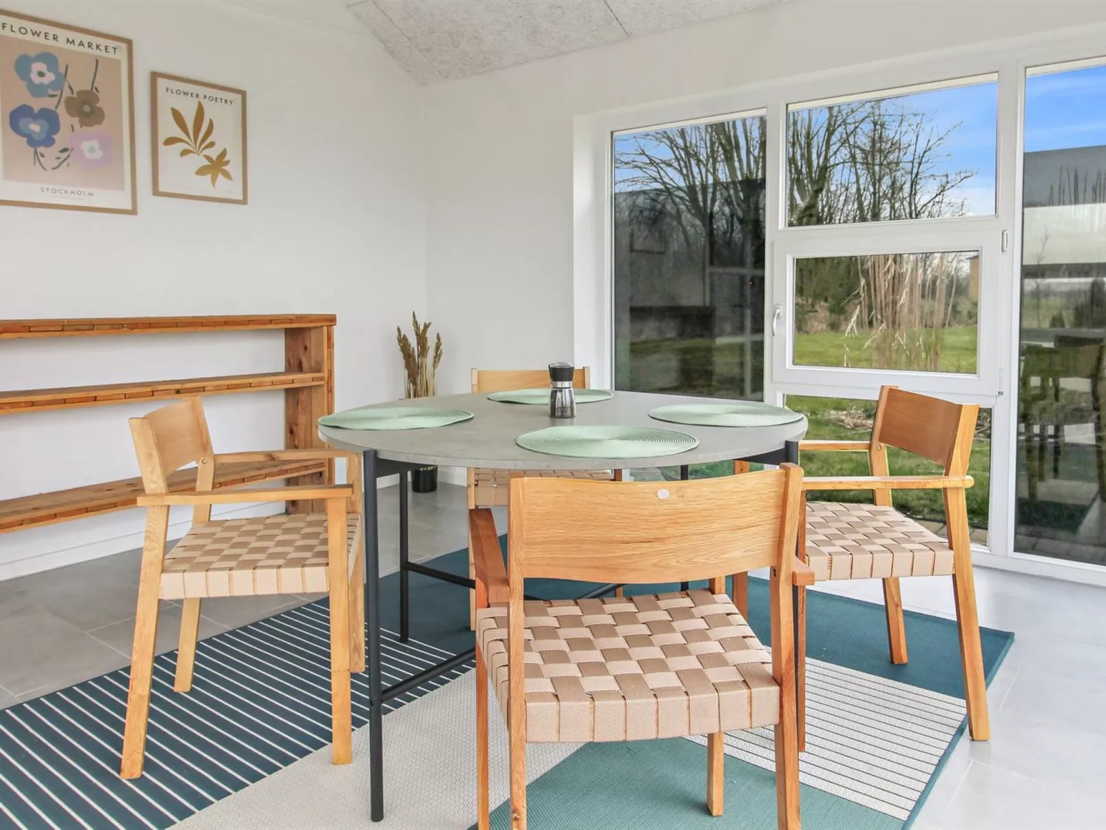 "Thrine" - 24km from the sea-Binnen