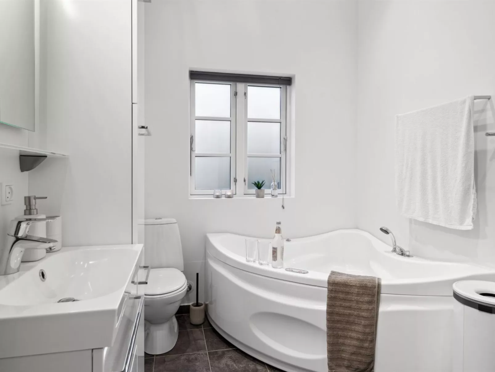 "Svante" - 600m from the sea-Binnen