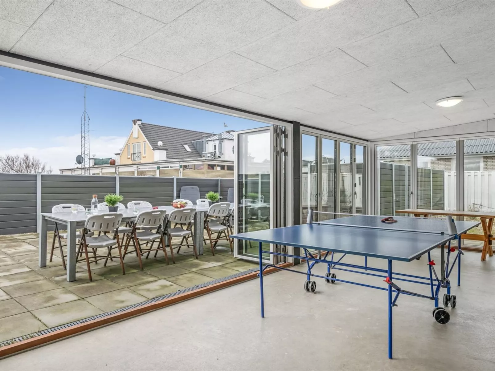 "Clarabelle" - 1.2km from the sea-Binnen