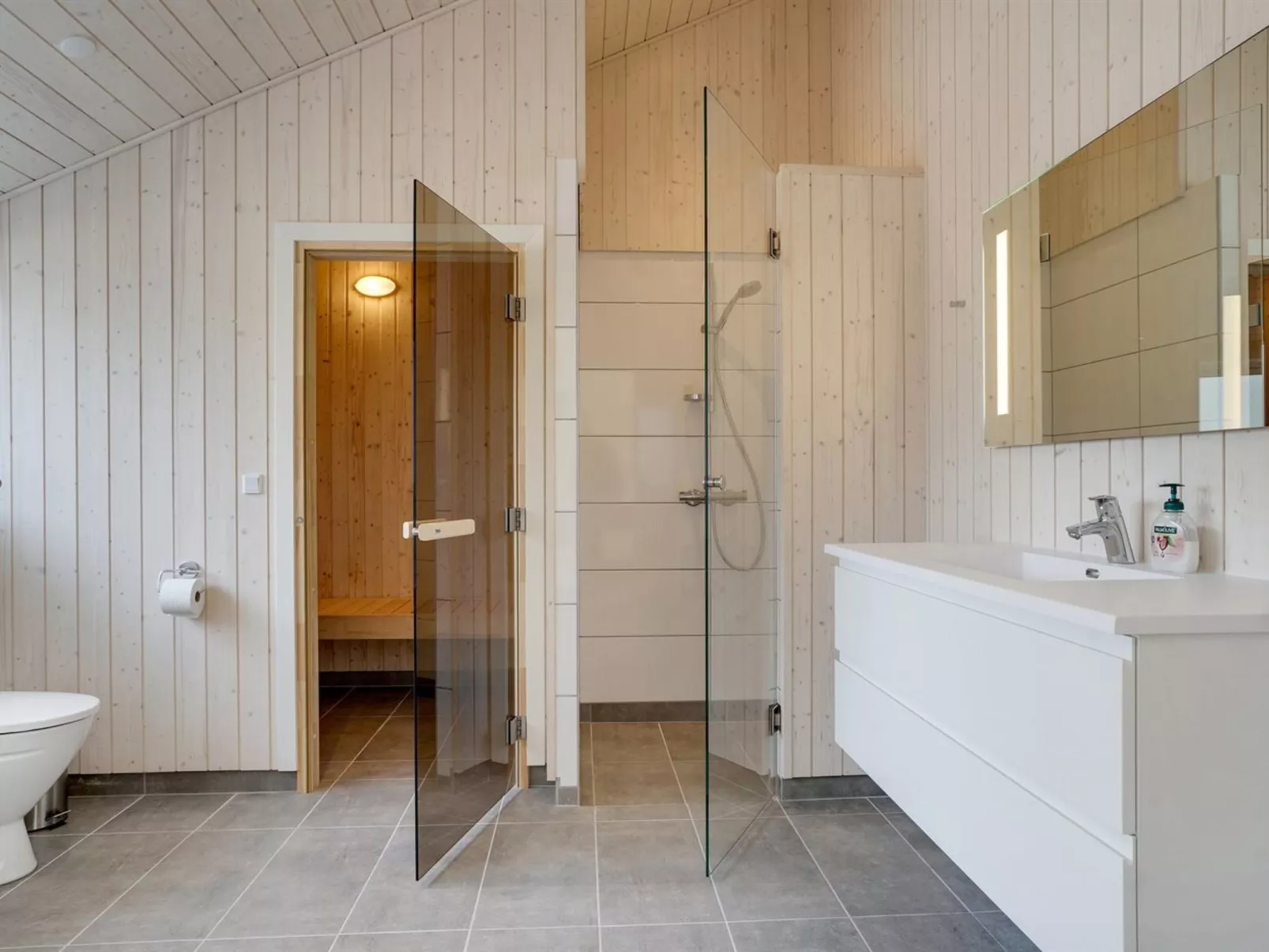 "Dior" - 1.4km from the sea-Binnen