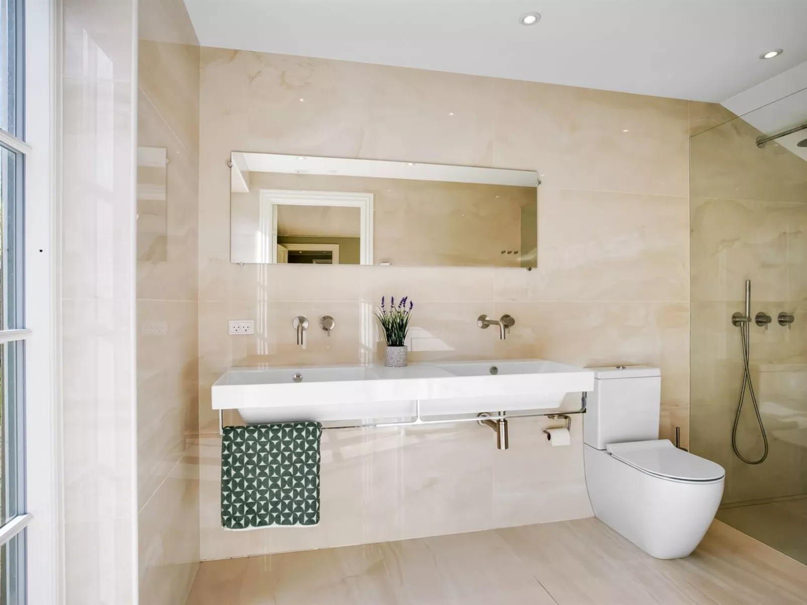 "Gerd" - 400m from the sea - Binnen