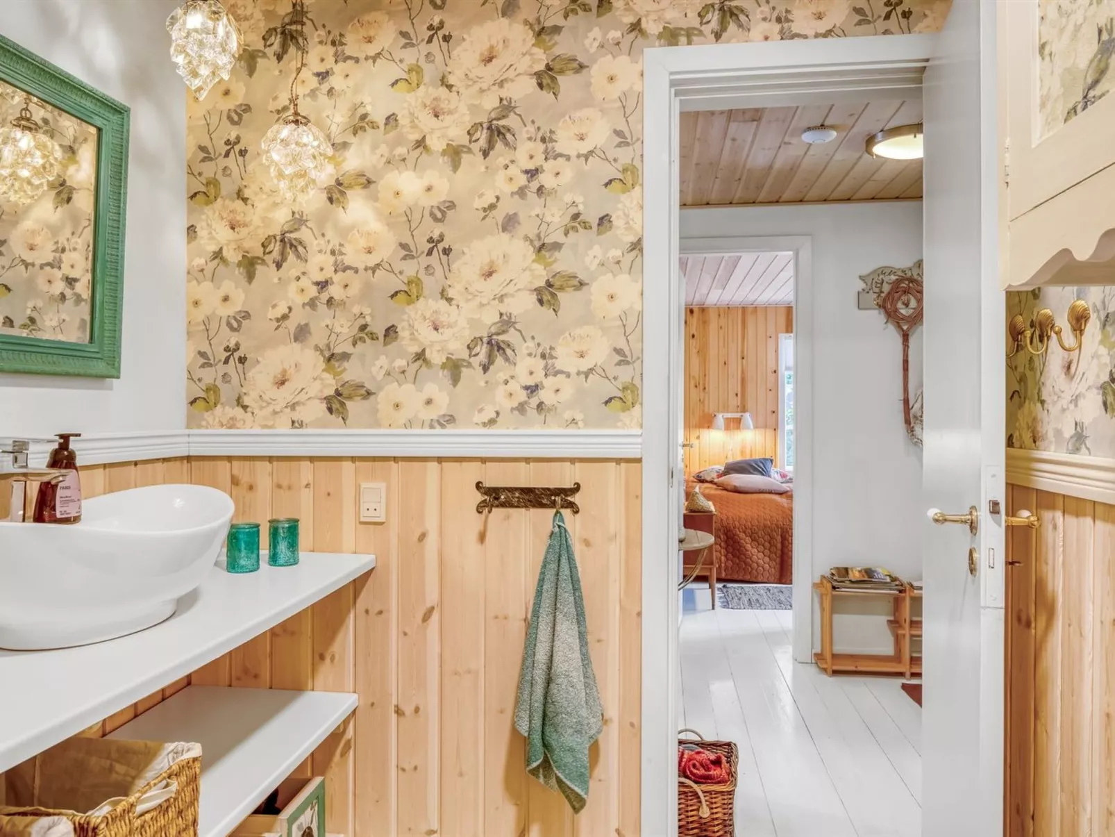 "Ellinore" -  from the sea-Binnen