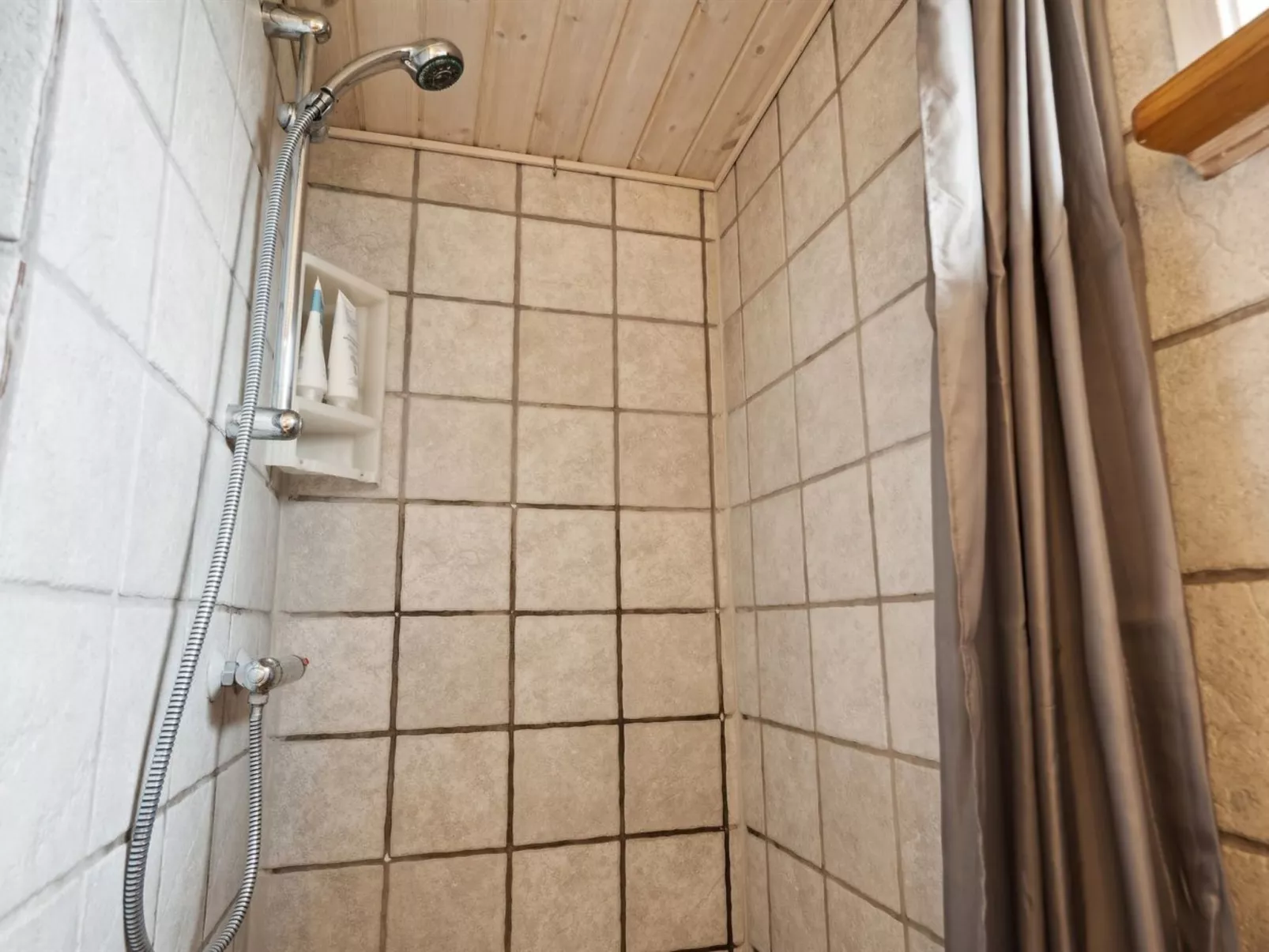 "Avni" - 300m from the sea-Binnen