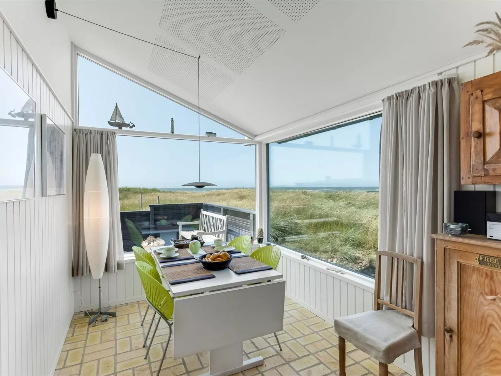 "Zina" - 50m from the sea-Binnen