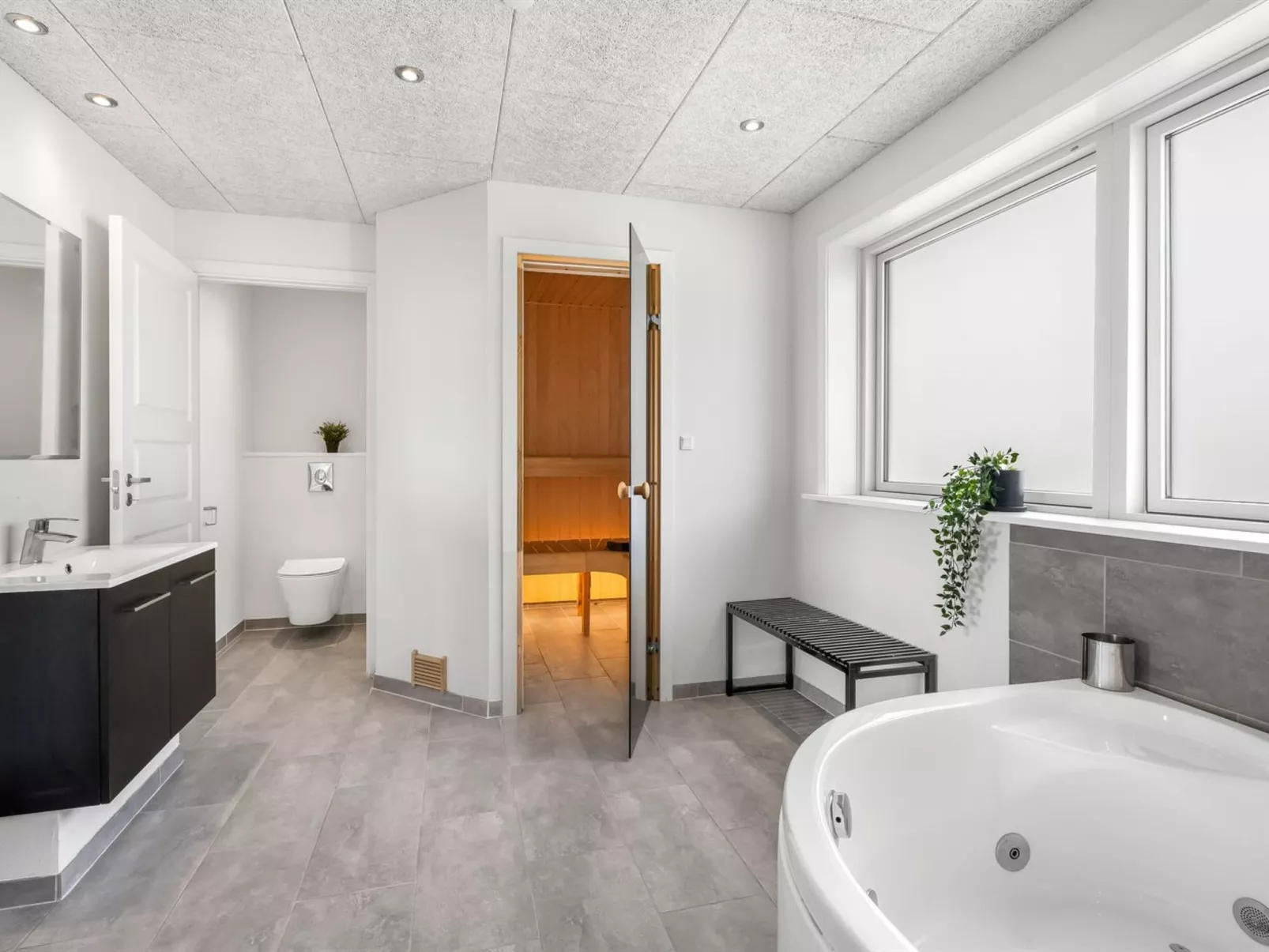 "Emeli" - 400m from the sea-Binnen