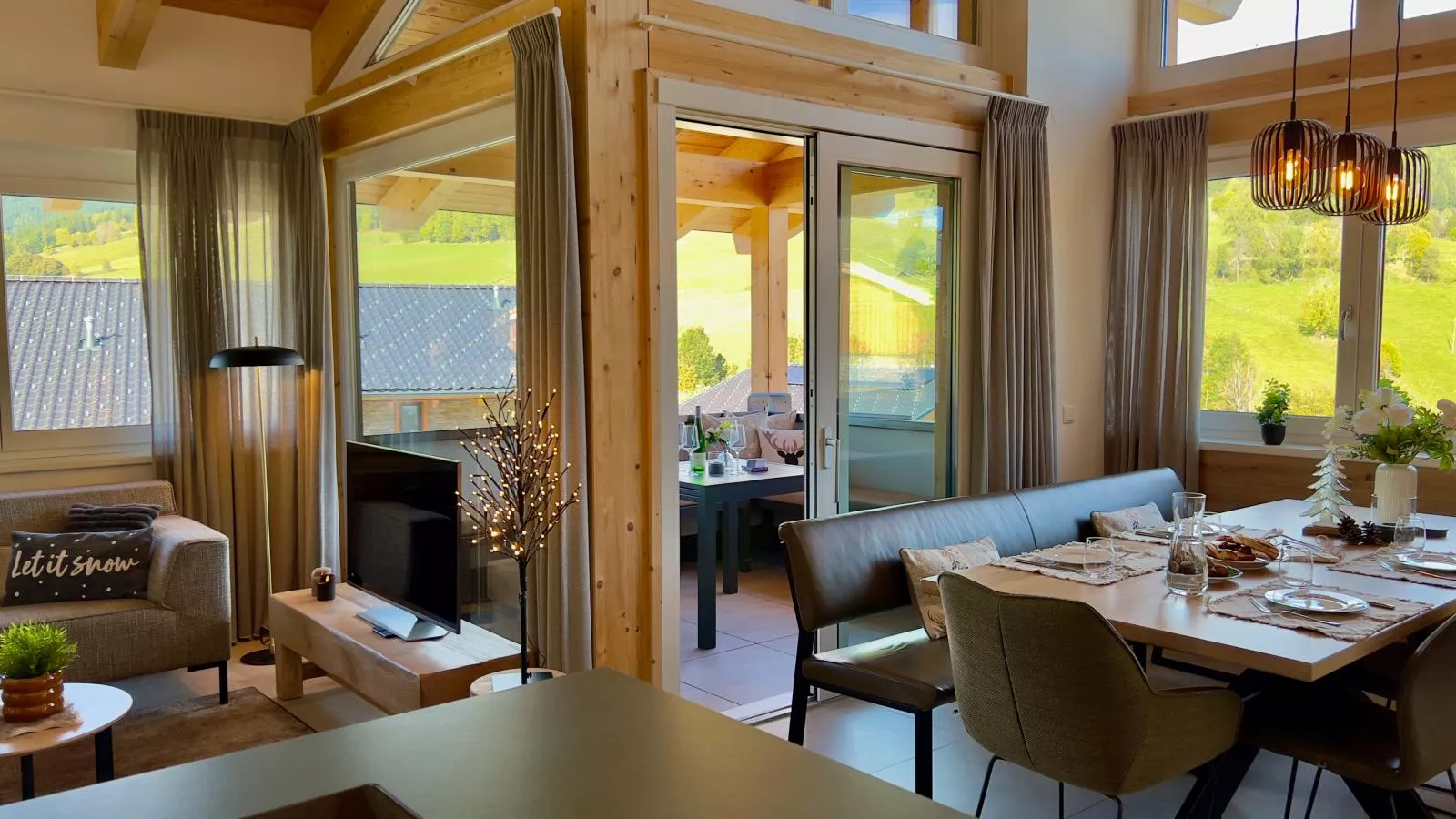 Almchalet Alpenglück-Eetkamer