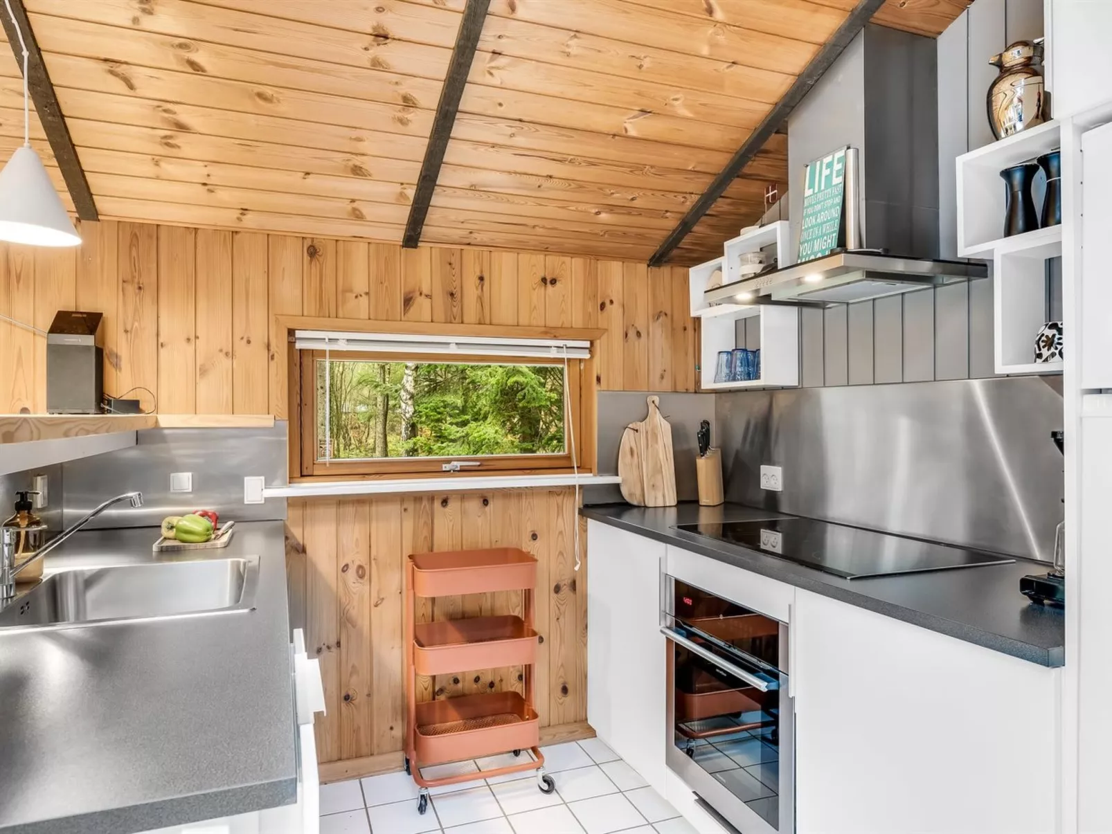 "Marthine" - 650m to the fjord-Binnen