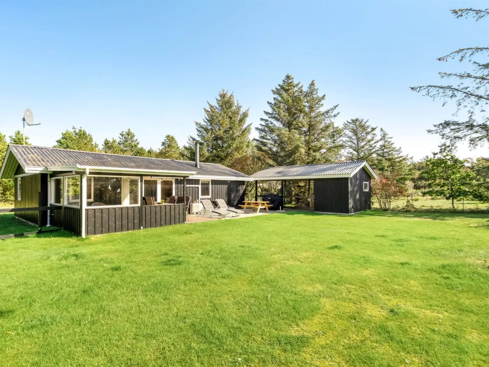 "Rajna" - 500m to the fjord-Buiten