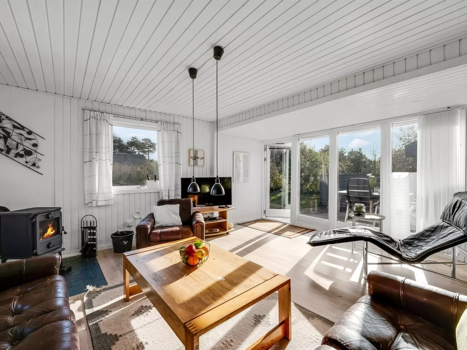 "Pirjo" - 350m to the fjord-Binnen