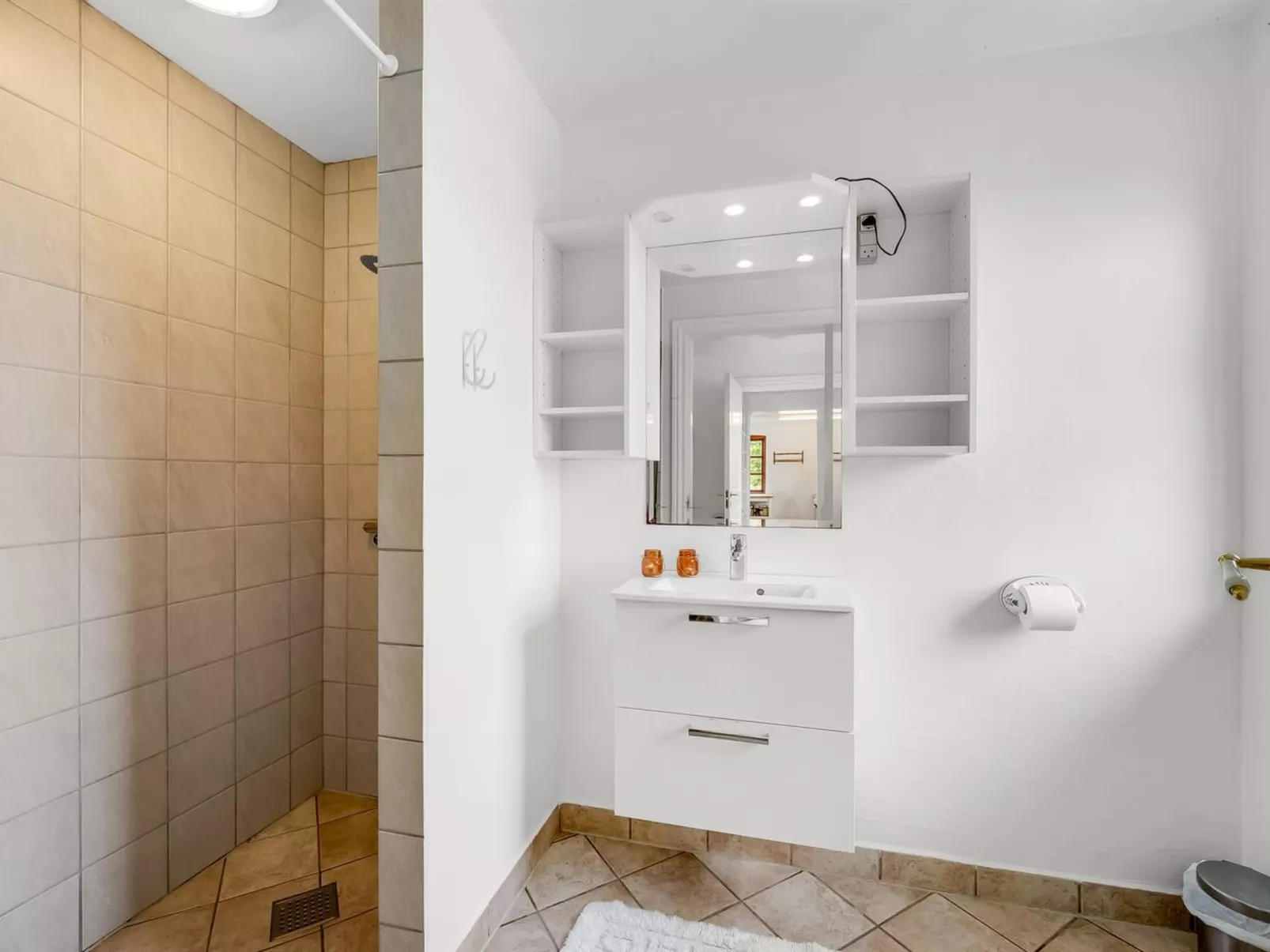 "Darleen" - 850m to the fjord-Binnen