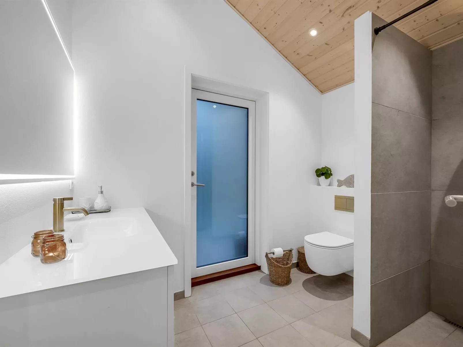 "Corina" - 850m to the fjord-Binnen