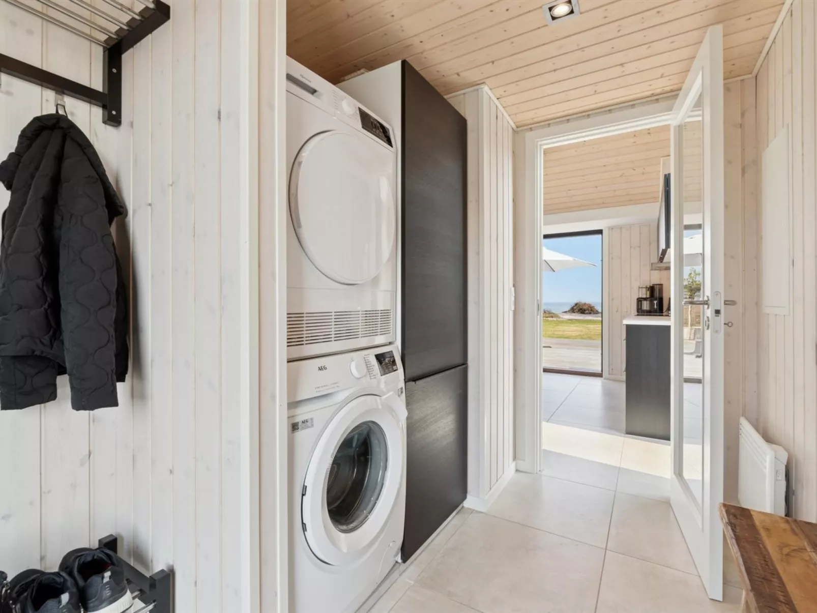 "Viveke" - 10m from the sea-Binnen