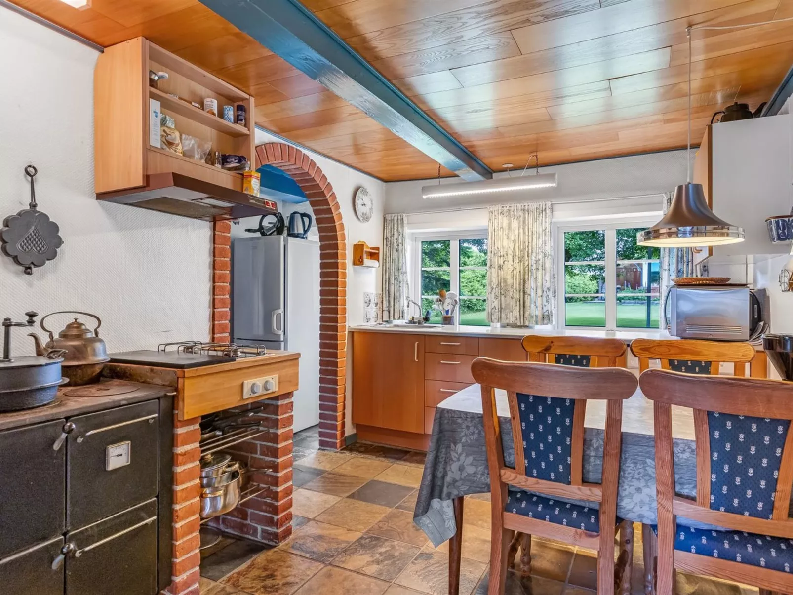 "Tuki" - 10km from the sea-Binnen