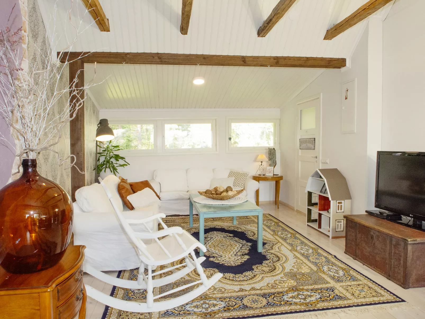 Päätalo, mökkilomat ja perhejuhlat-Binnen