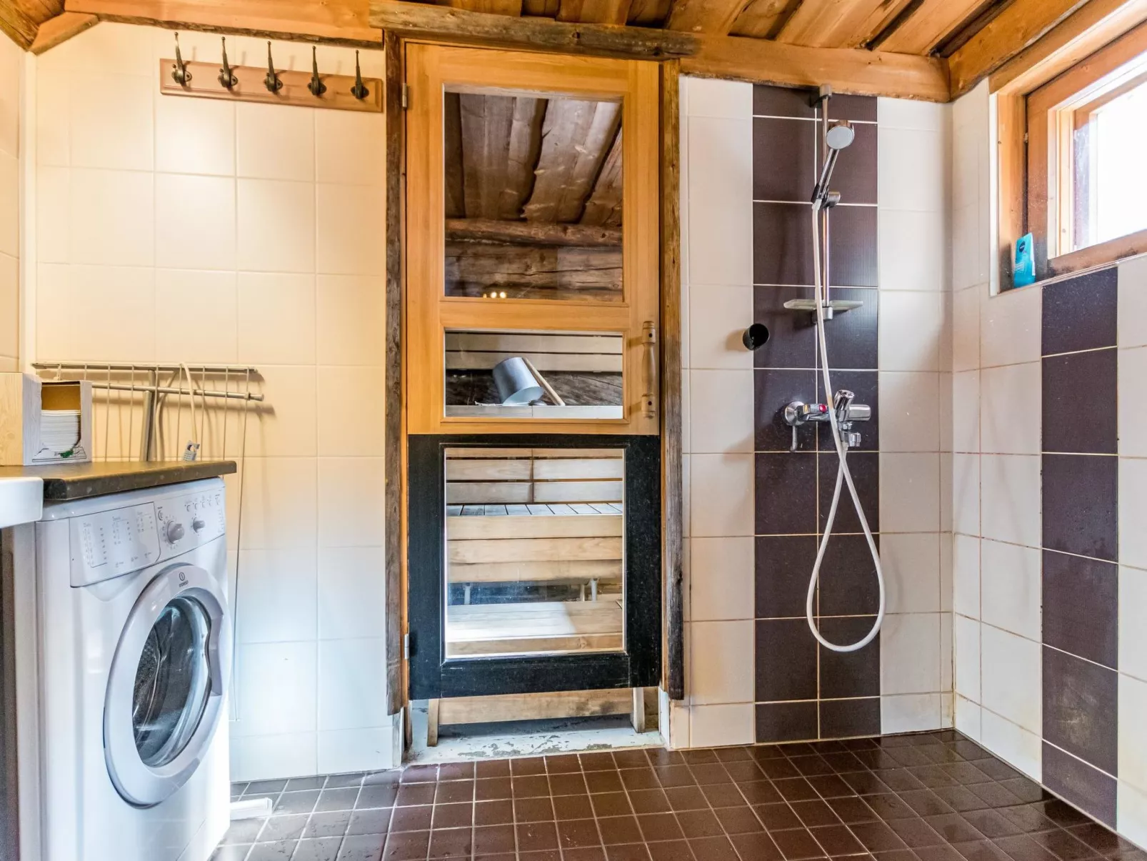 Seitsemän savua 4-Binnen