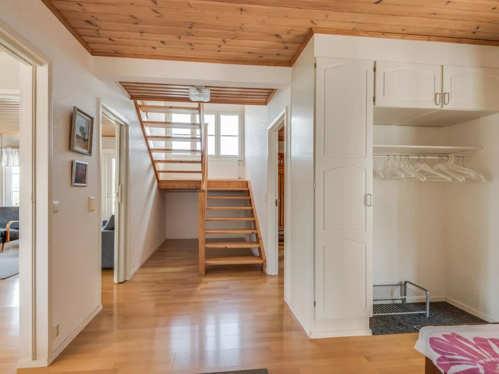 Villa pääsky-Binnen