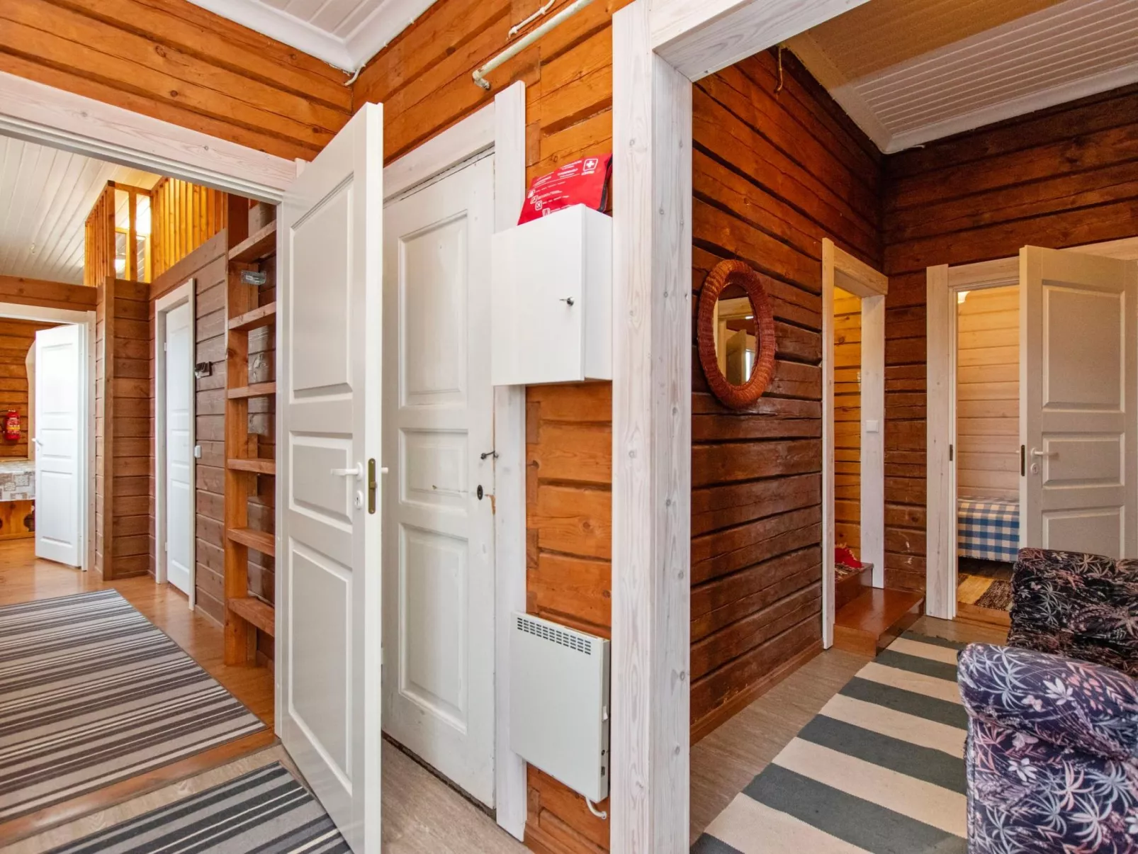 Kaislajärven huvila-Binnen