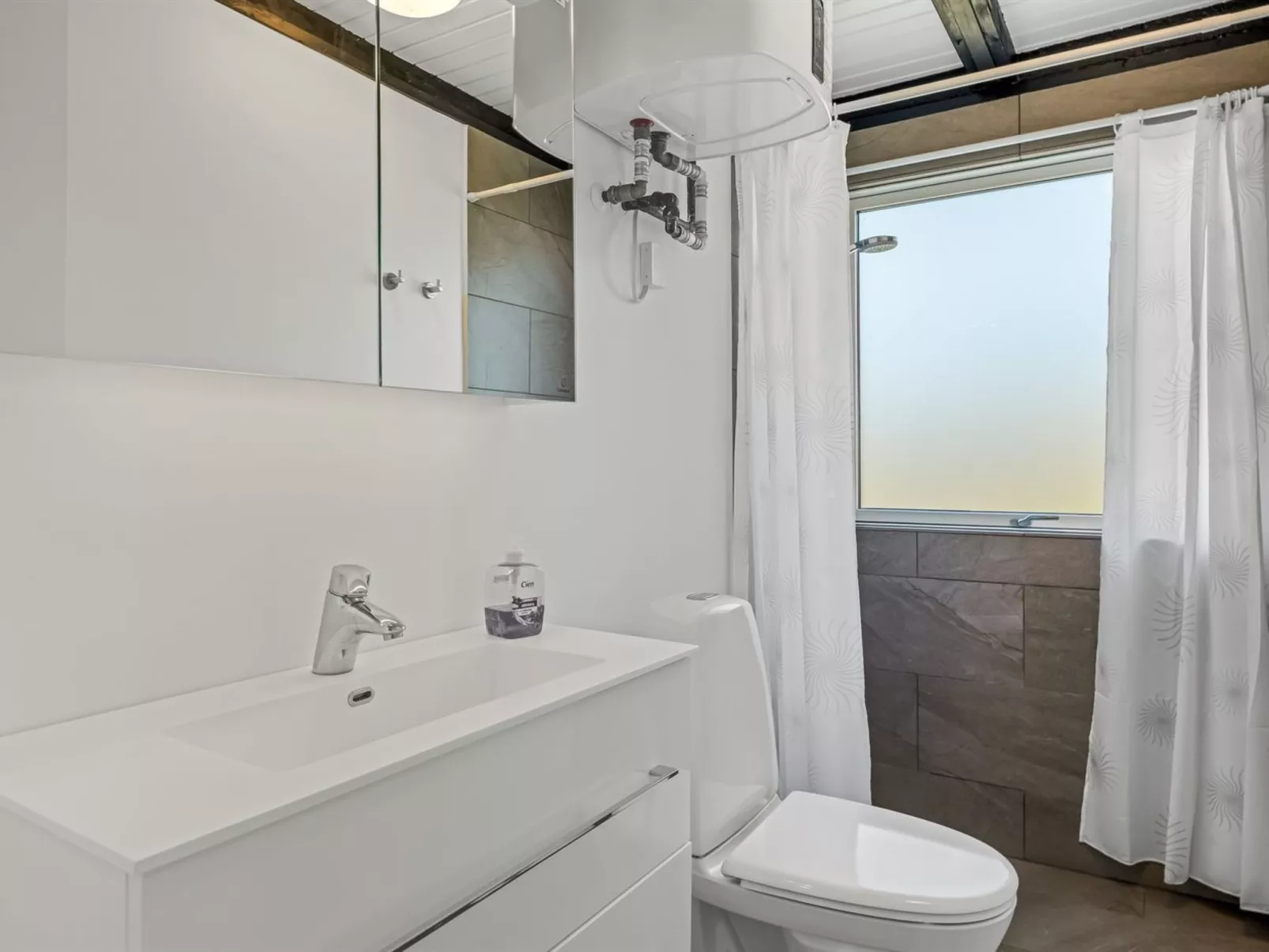 "Ørn" - 5m from the sea-Binnen