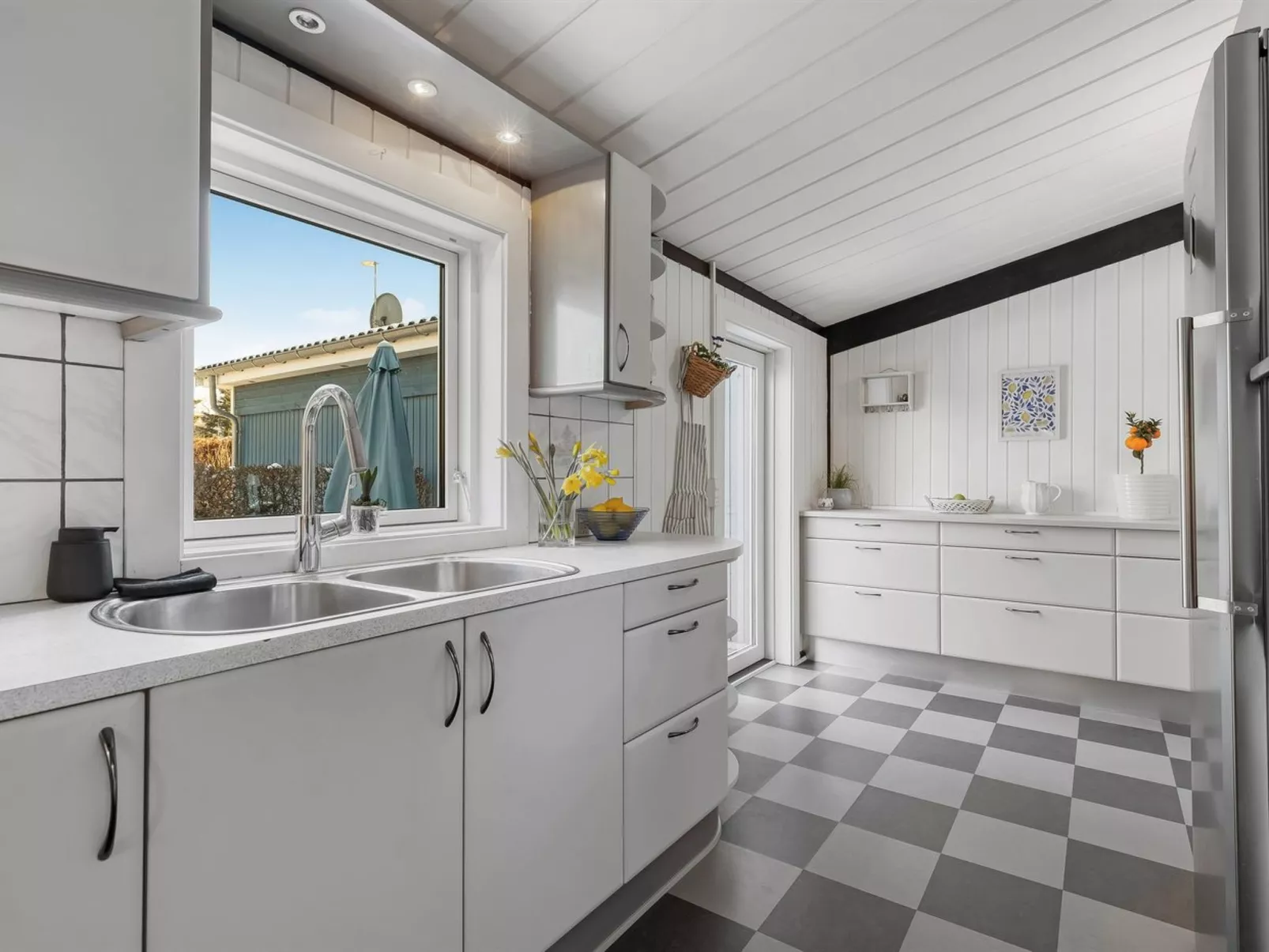 "Etly" - 900m from the sea-Binnen