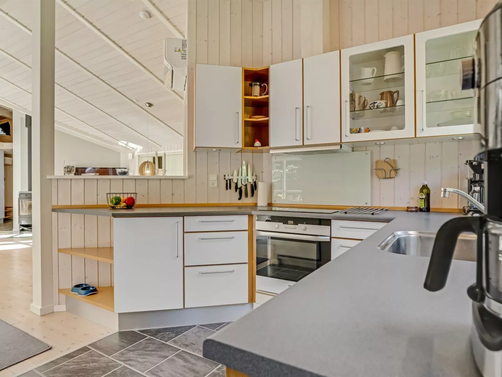 "Atti" - 500m to the fjord-Binnen