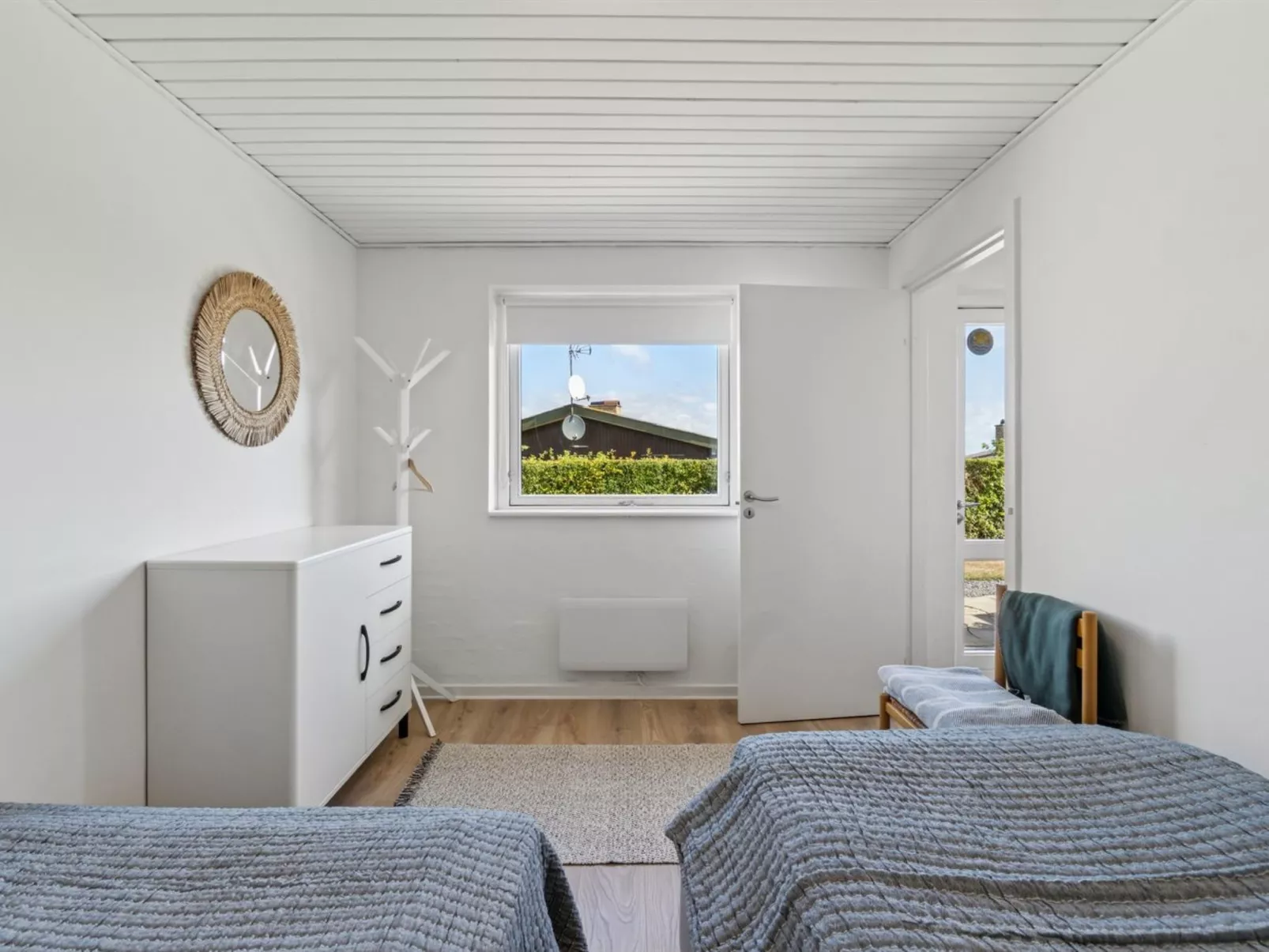 "Heddi" - 300m from the sea-Binnen