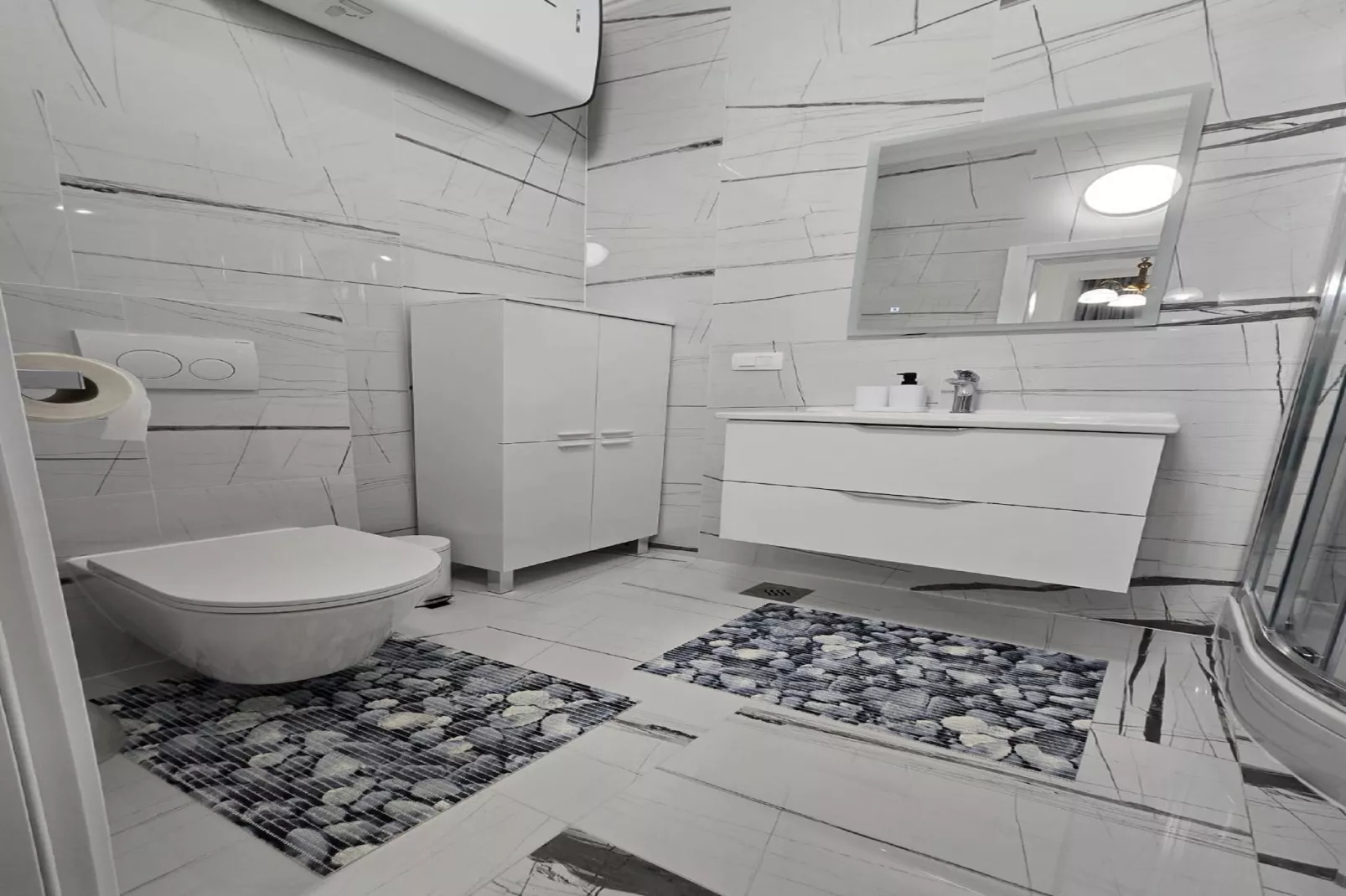 Anima Mea Old Town Apartments- Premium Apartment with Balcony-Badkamer