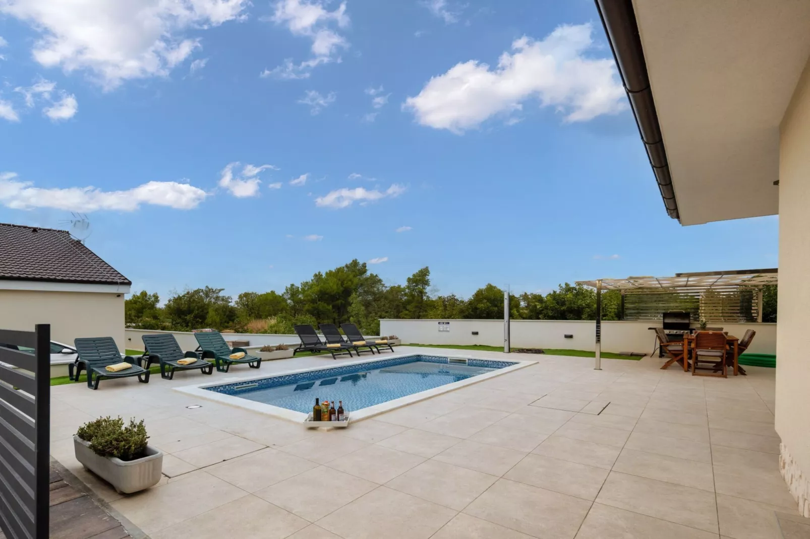 Villa Shaula 2 - Three Bedroom House with Pool-Zwembad