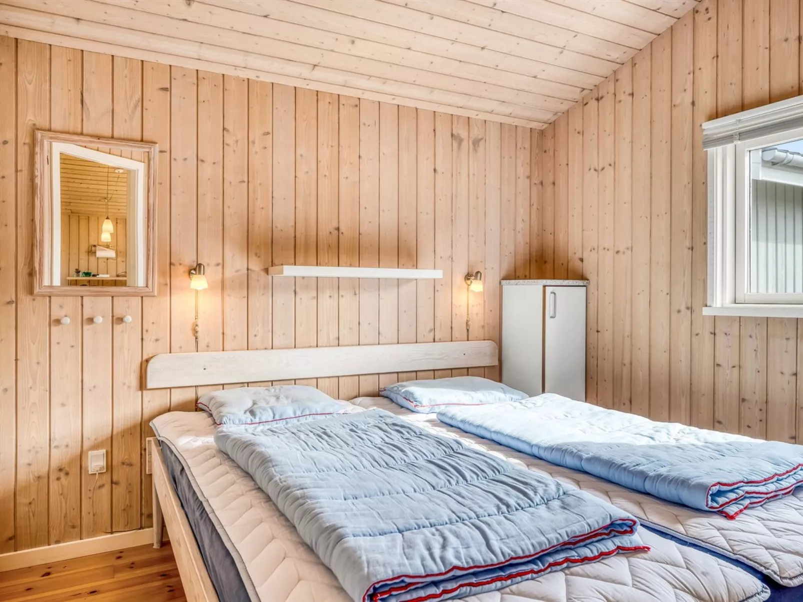 "Fridgerd" - 300m from the sea-Binnen