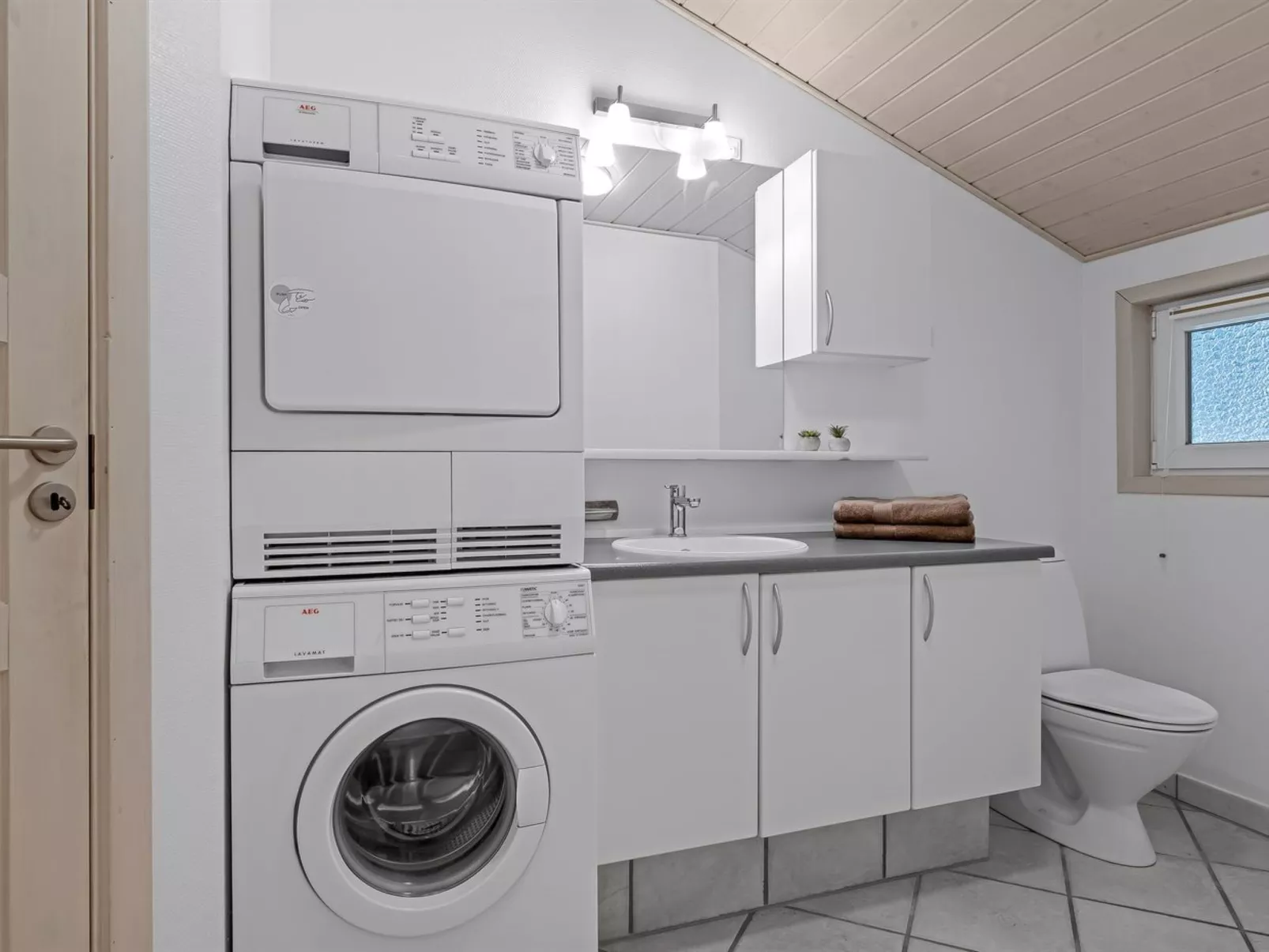 "Batsha" - 1.7km from the sea-Binnen