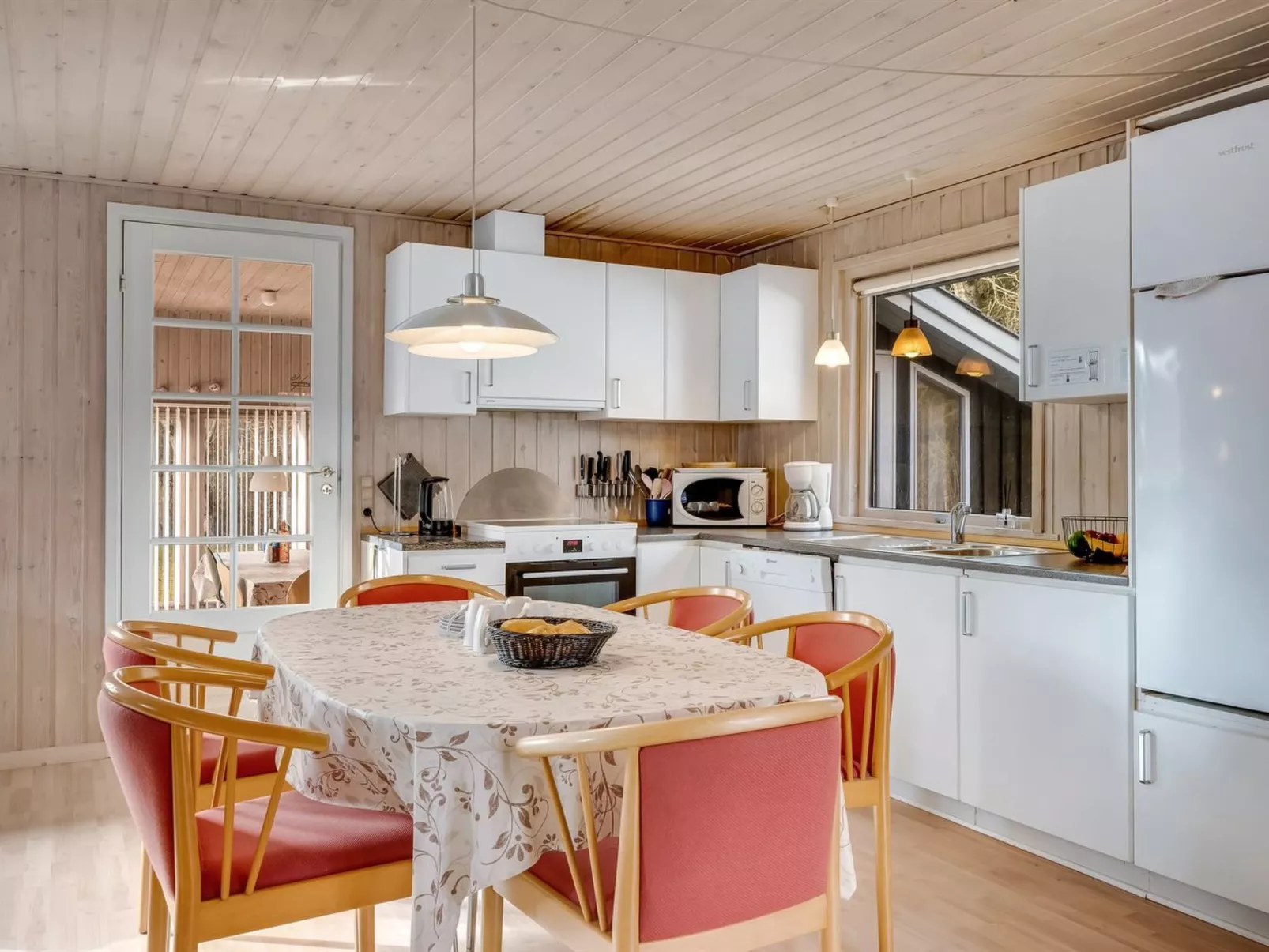 "Iris" - 200m to the fjord-Binnen