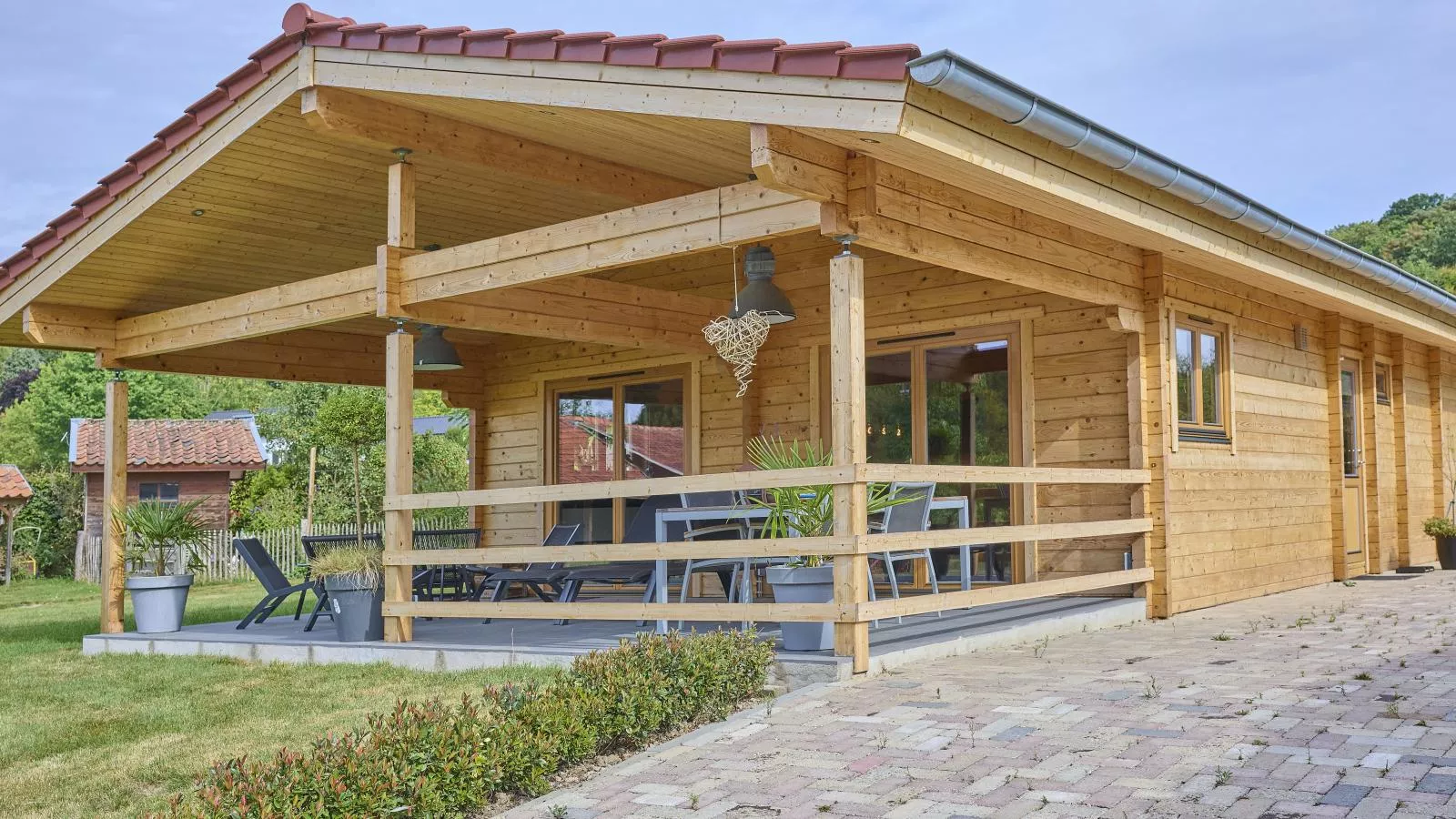 Bie Leentje op de Wei-Buitenkant zomer