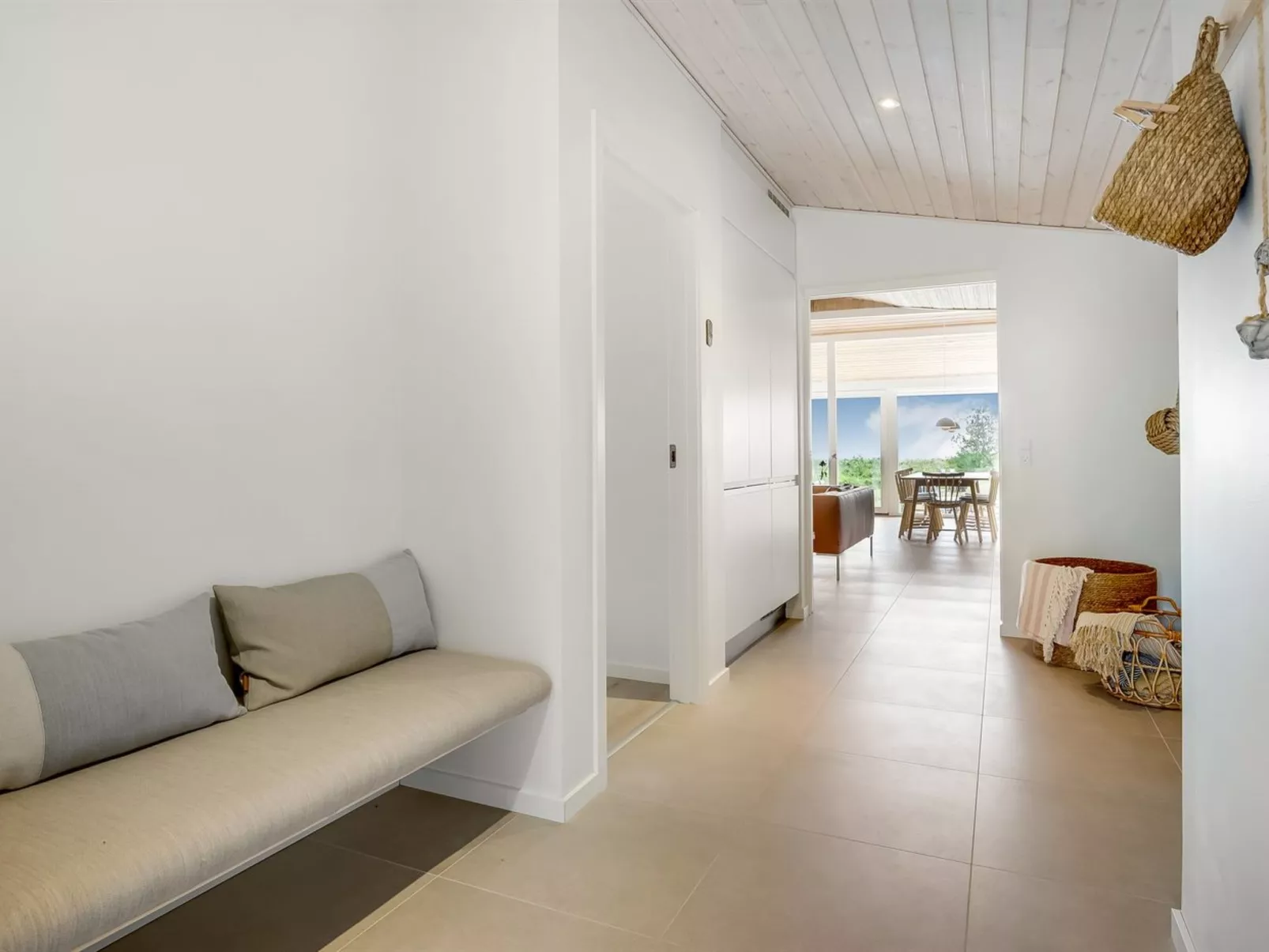 "Donka" - 25m from the sea-Binnen