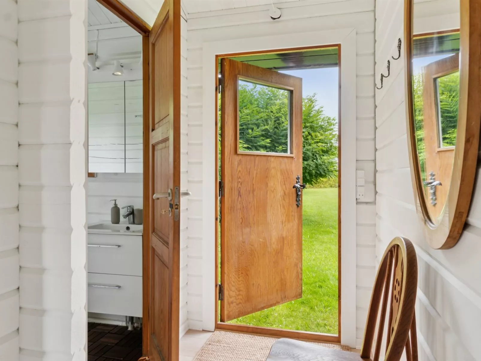 "Kjell" - 25m from the sea-Binnen