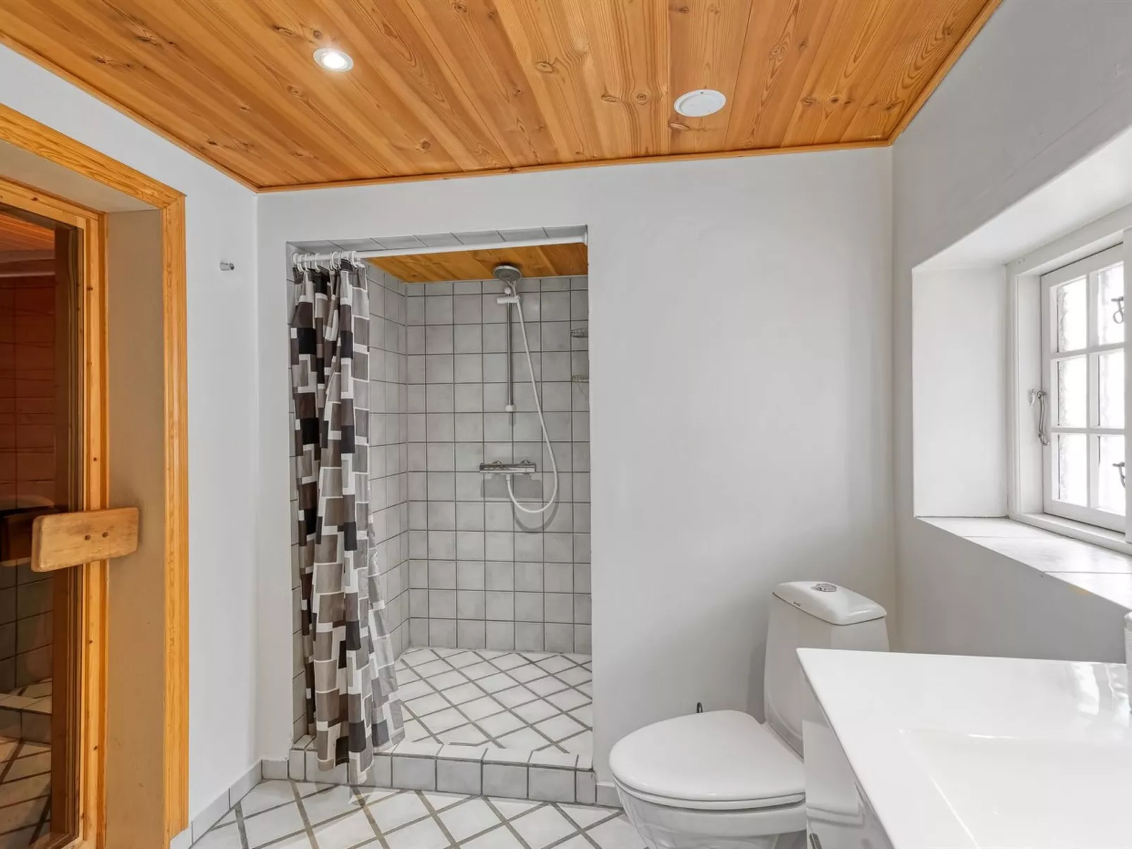 "Yrjö" - 2.5km from the sea-Binnen