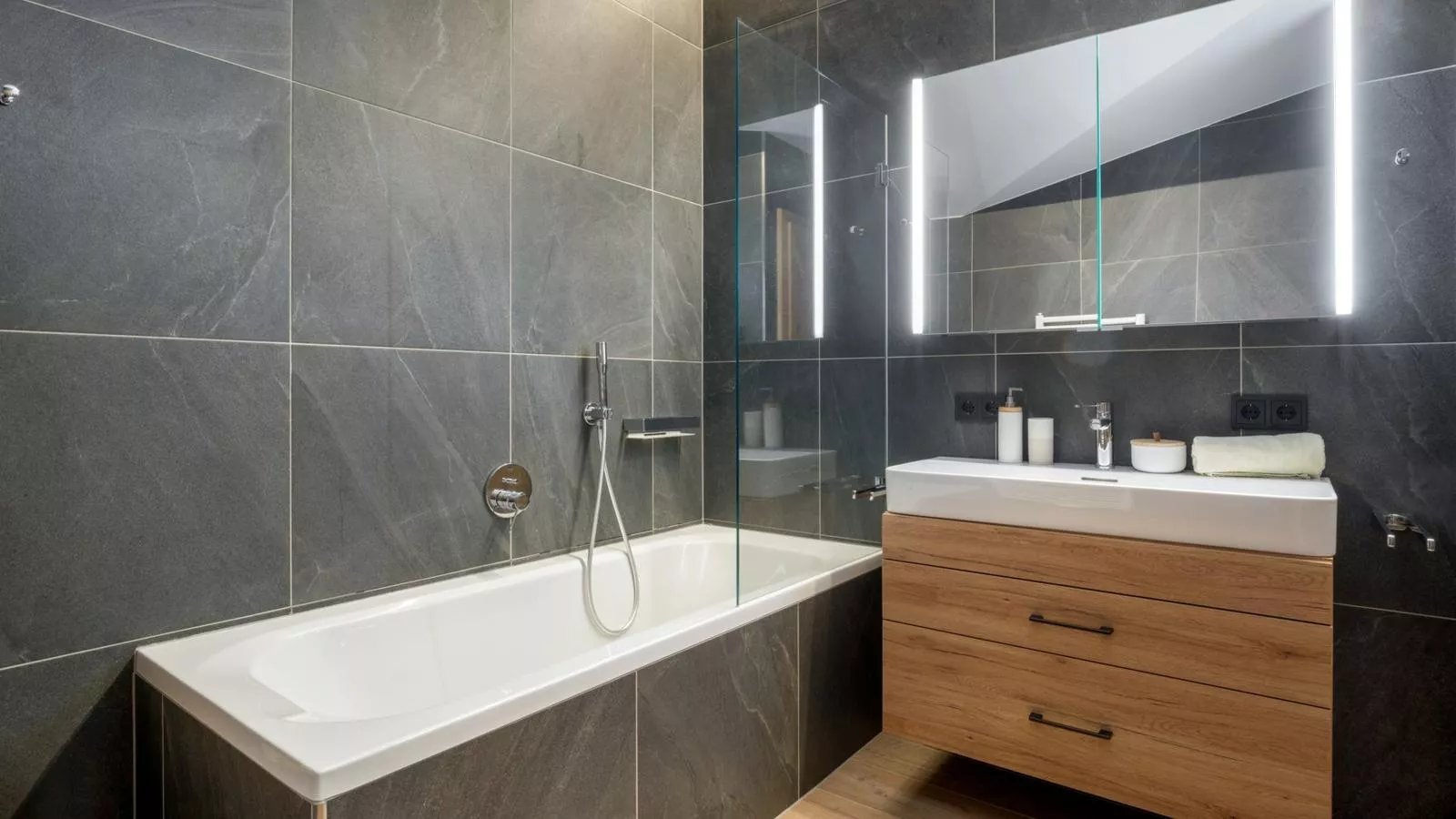 Luxury Central Kirchberg-Badkamer