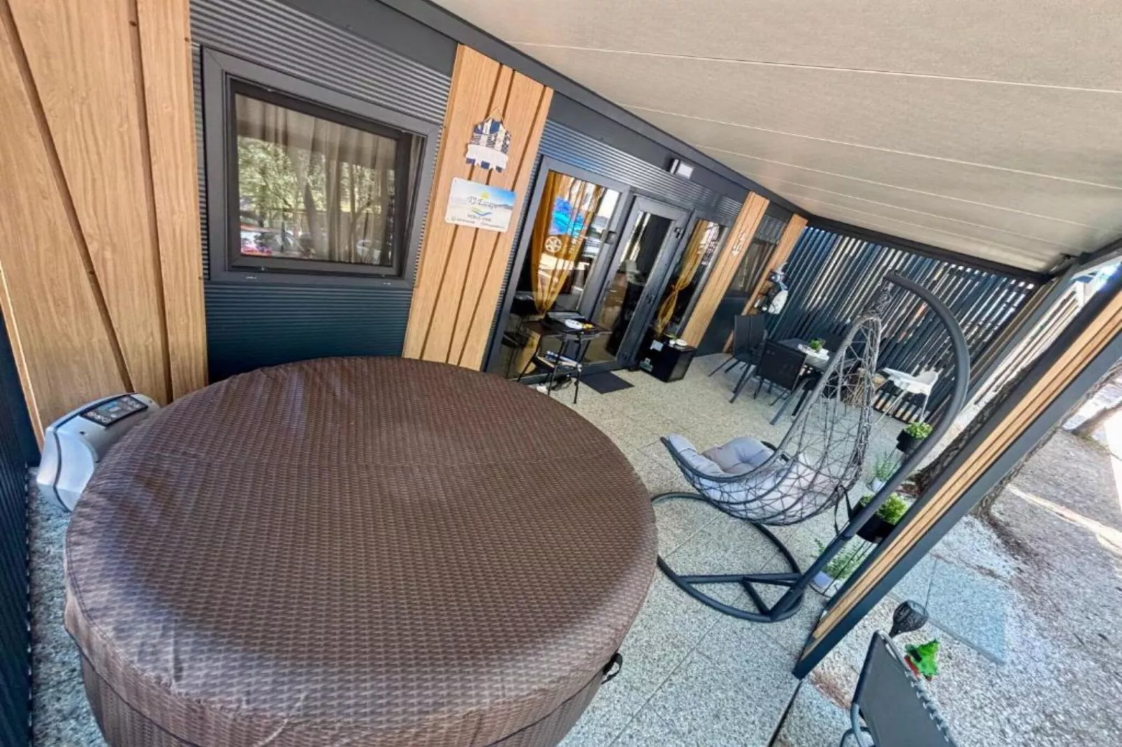 TJ Escape - Mobile Home - Mobile Home With Hot Tub And Terrace-Binnen