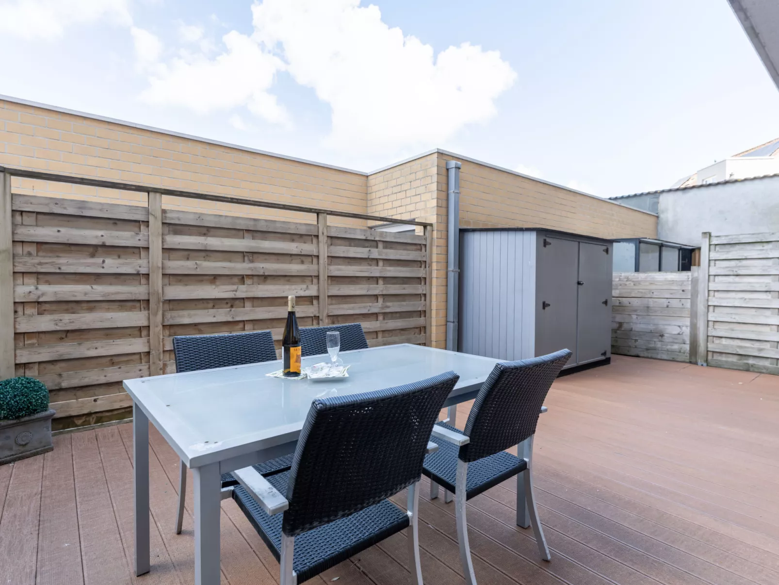 Zandloper III with terrace-Buiten