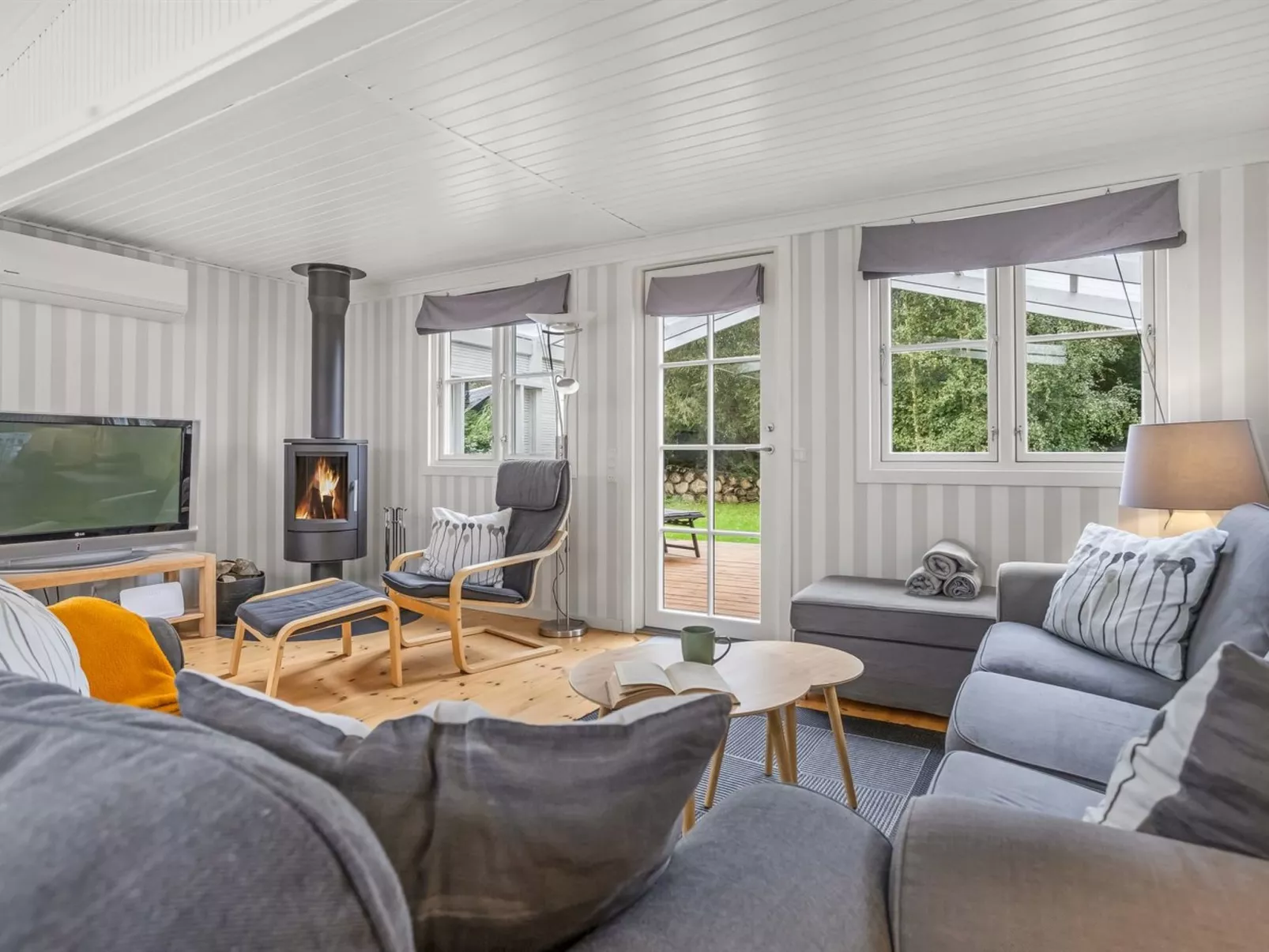 "Fernandine" - 400m from the sea-Binnen