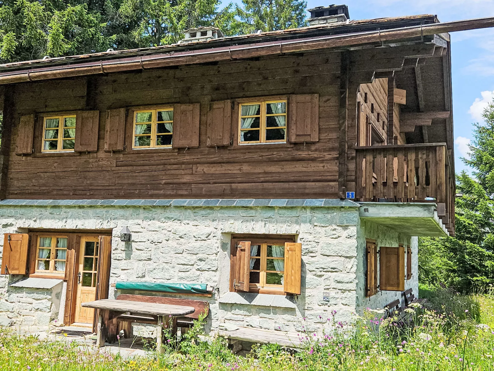 Rodas Soura 5-Buiten