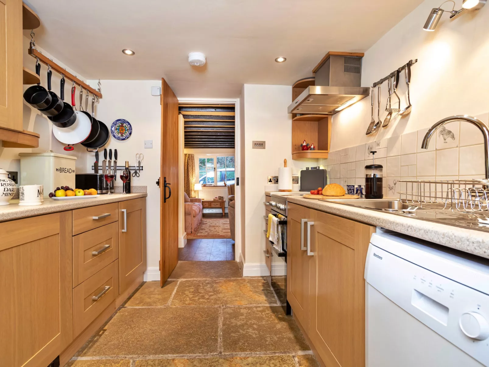 Two Storrs Cottages-Binnen