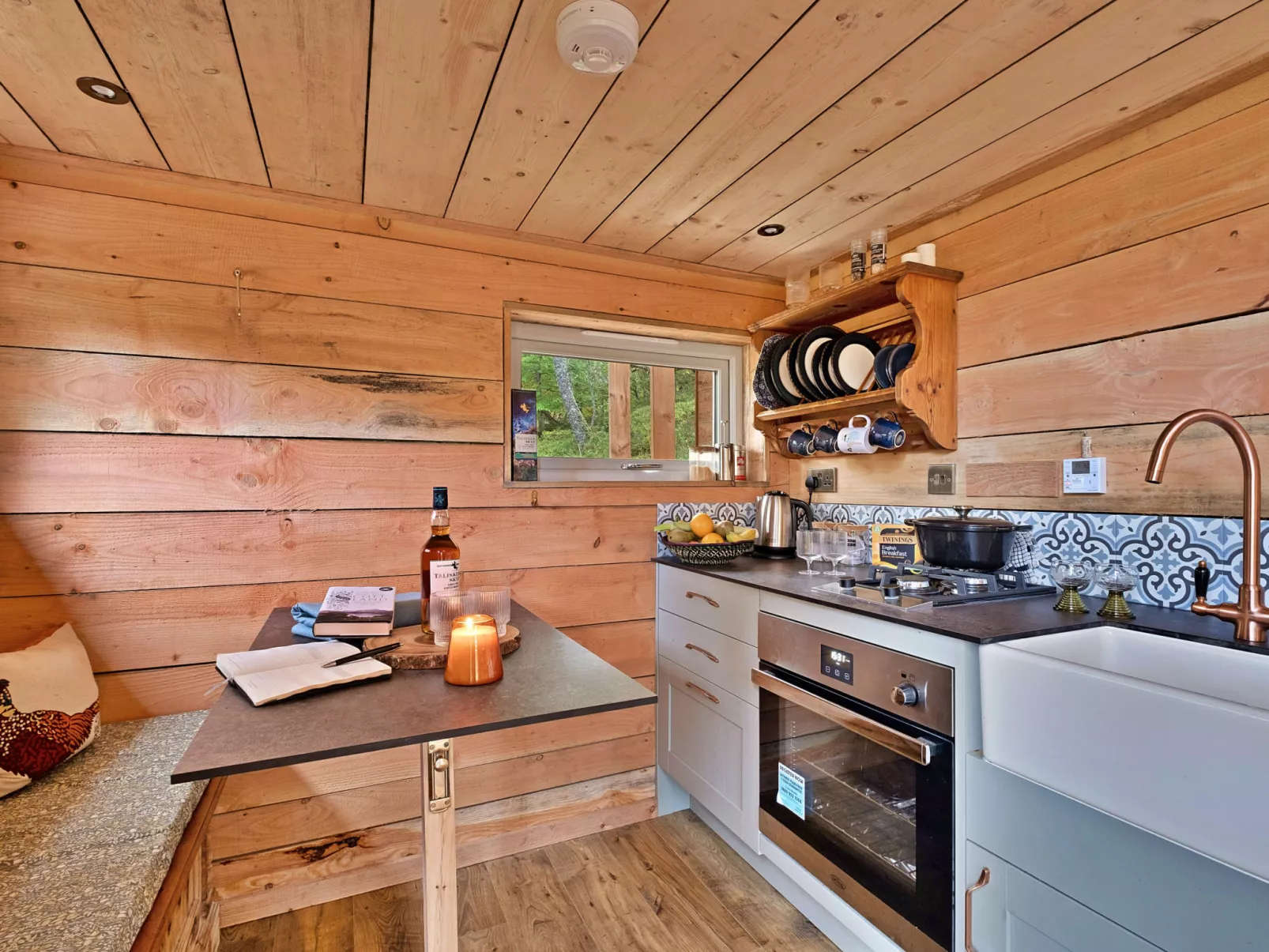 Cosagach Falls Cabin-Binnen