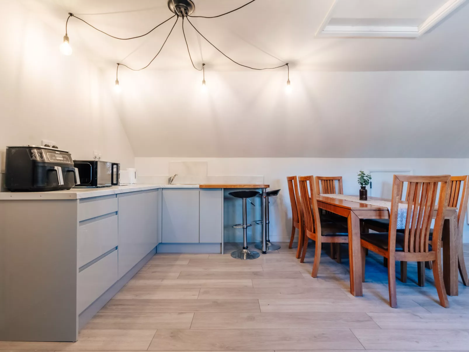 Hazel Rose Cottage-Binnen