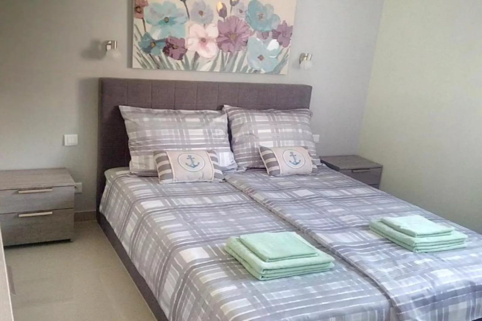 Apartment Sunshine Trogir - Three Bedroom Apartment with Balcony-Slaapkamer