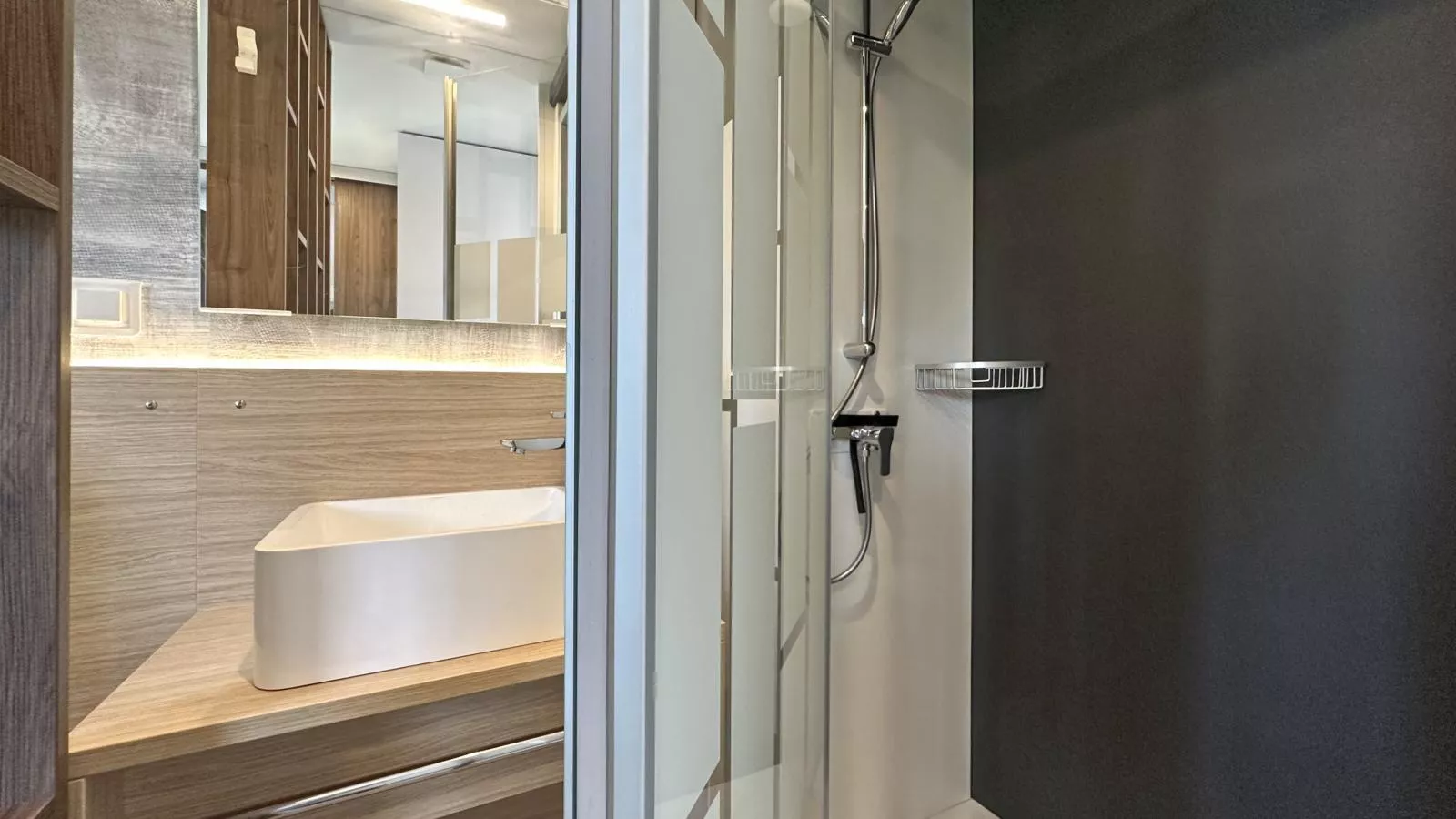 Feriendorf Seeblick - Tiny Chalet Nr 3-Badkamer