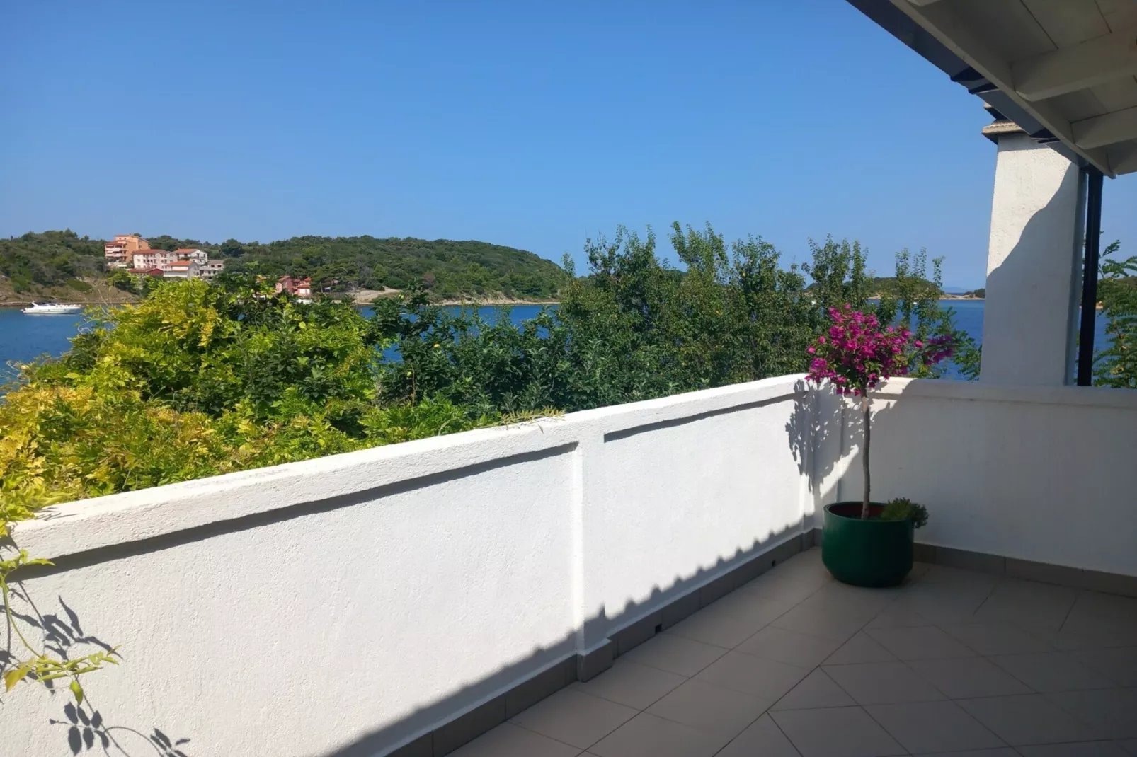 Guest House Green Corner Supetarska Draga - Triple Room with Terrace and Sea View-Sfeer