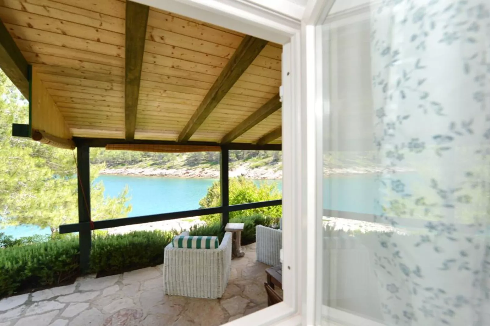 Studio (Ruzmarin)-Binnen