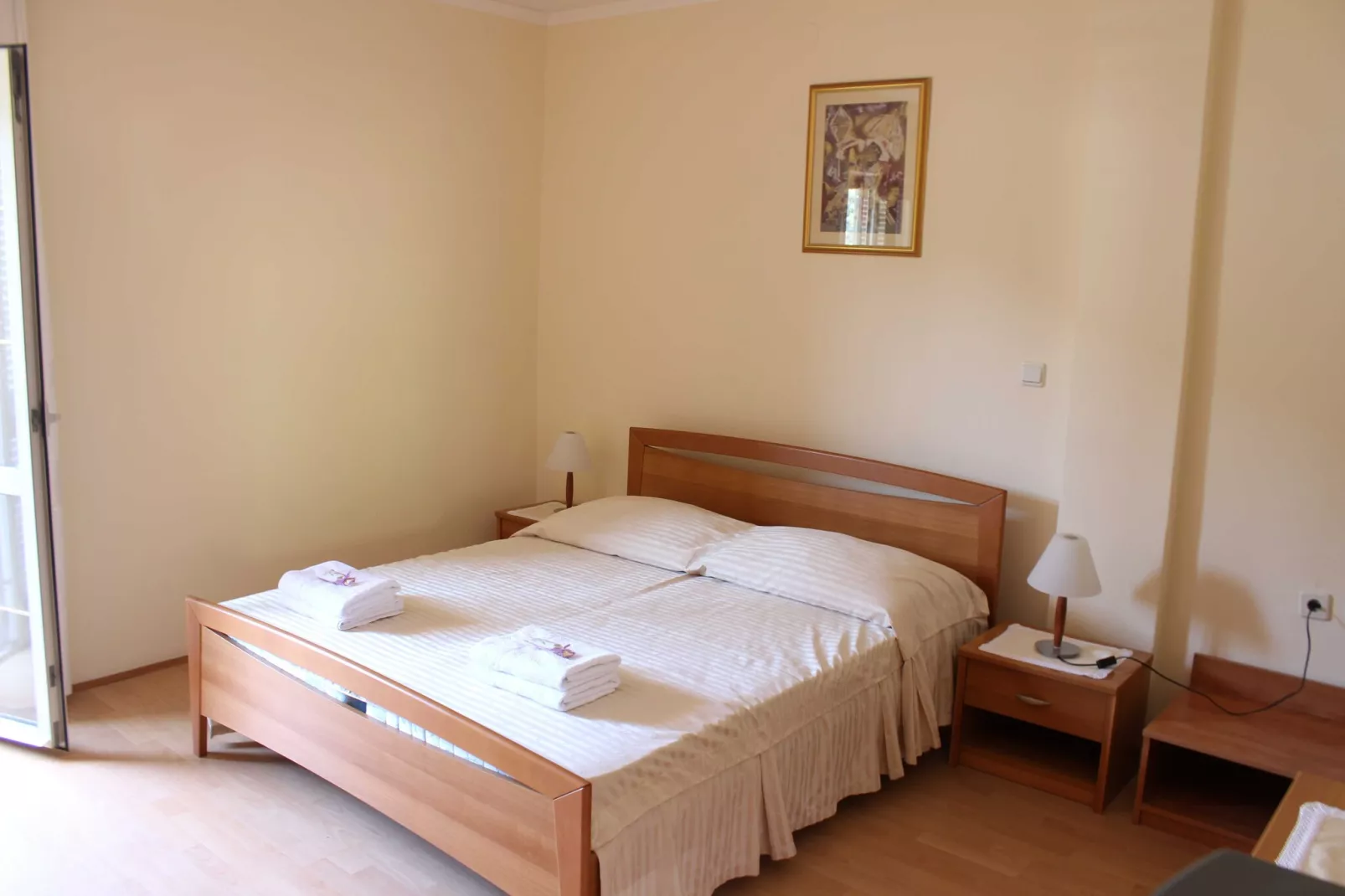 Guest House Villa Anggela - Triple room with Balcony and Garden View (Br.5)-Binnen