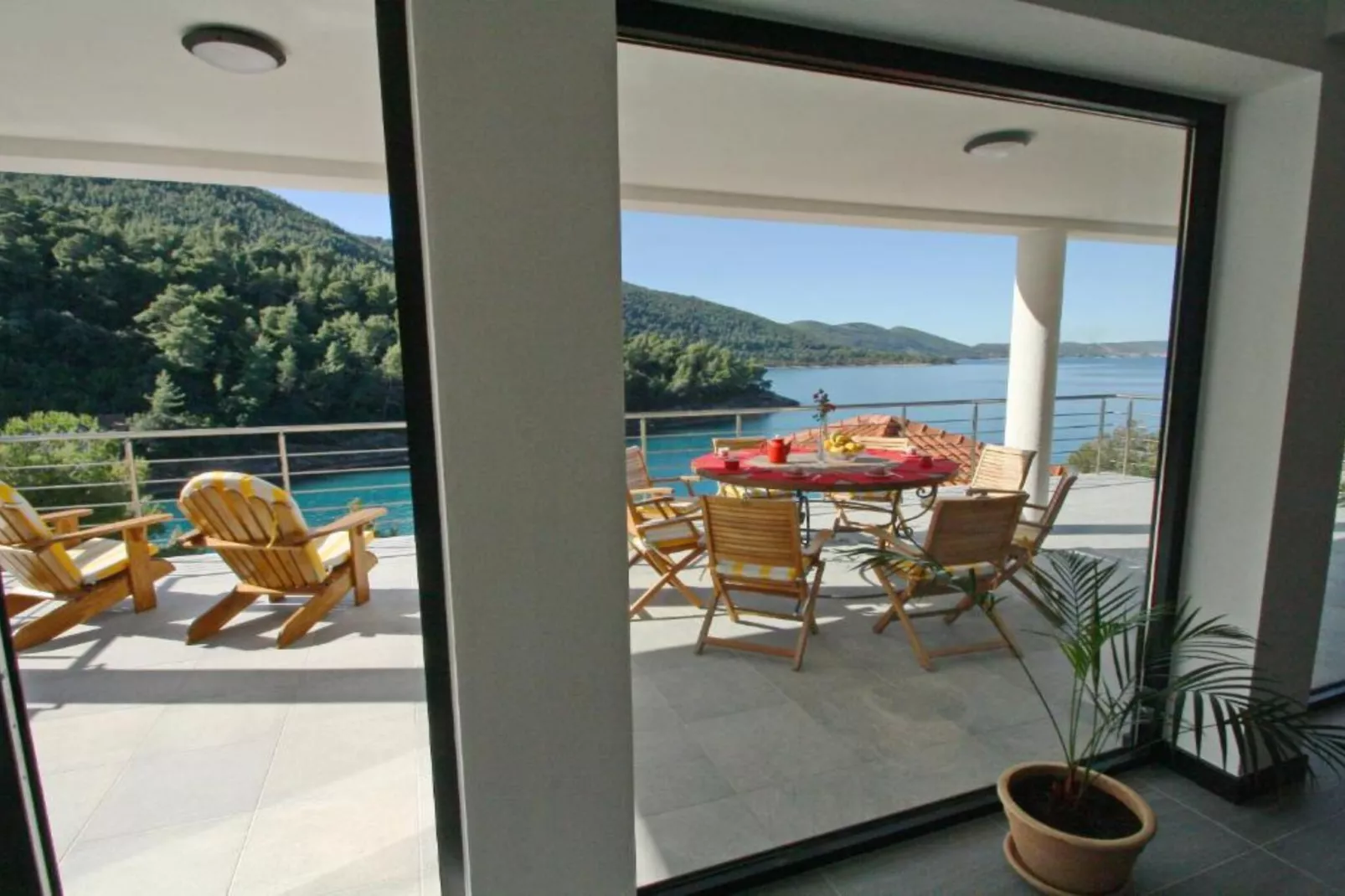 Beachfront Luxury Villa with Private Pool and Stunning Sea Views-Buitenlucht