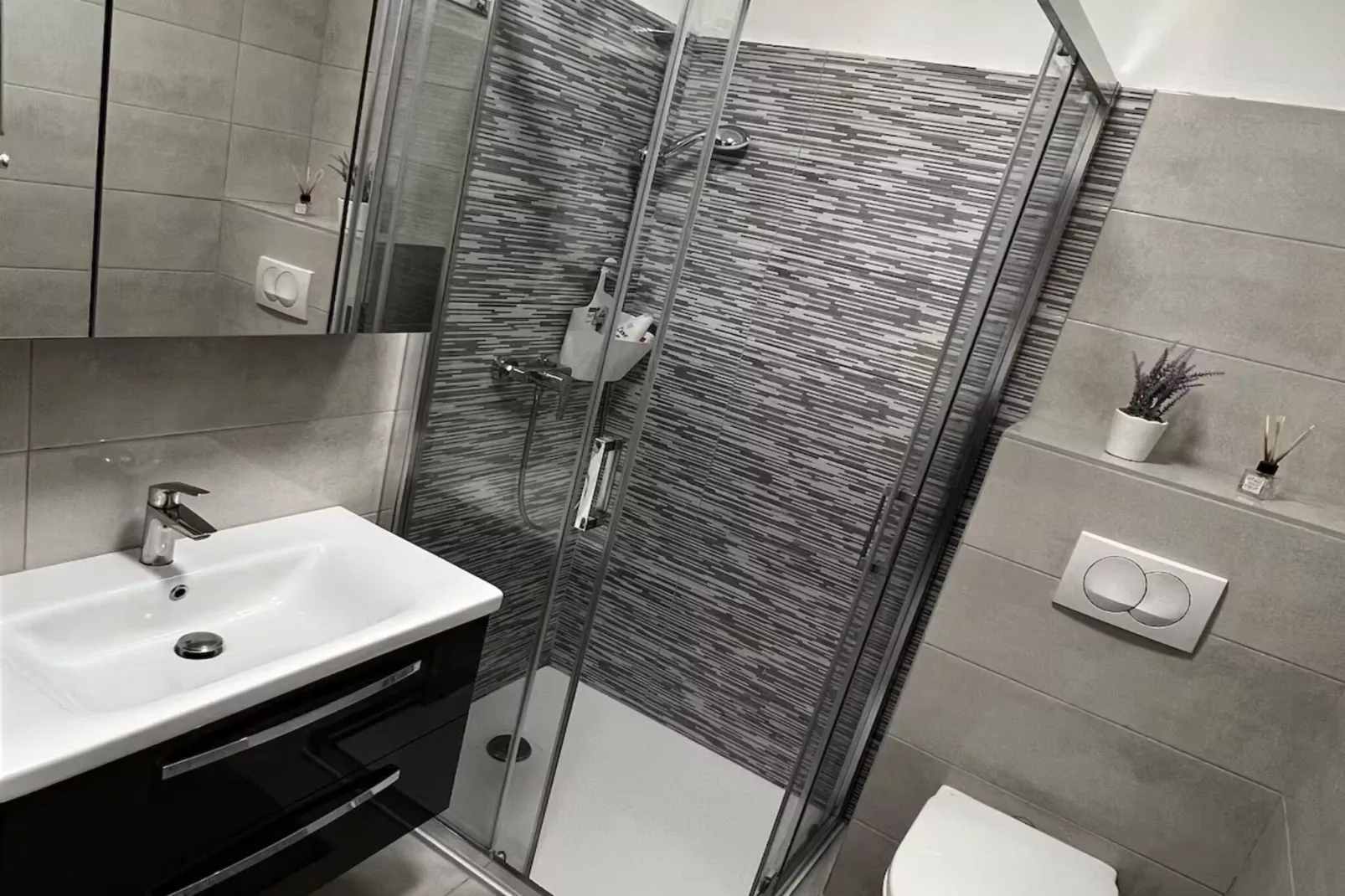 House Burić - Two Bedroom House-Badkamer